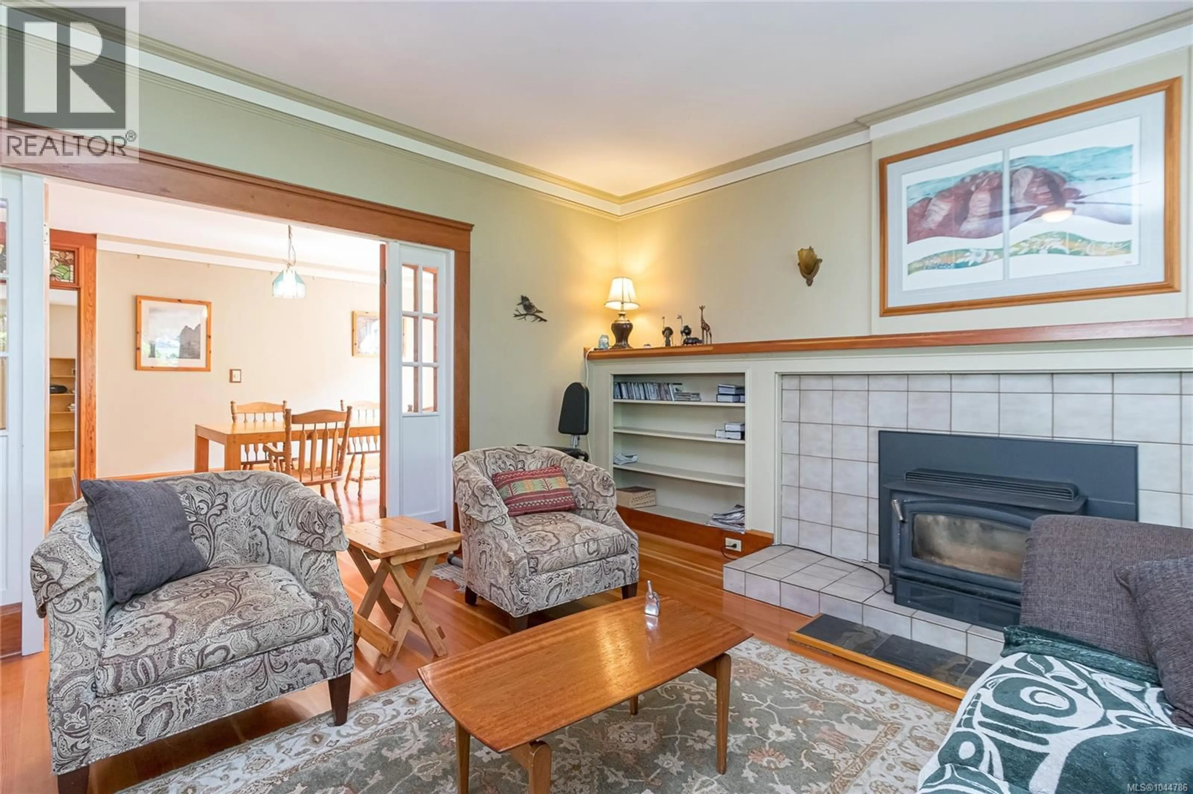 Living room with furniture, unknown for 915 OLIVER STREET, Oak Bay British Columbia V8S4W5