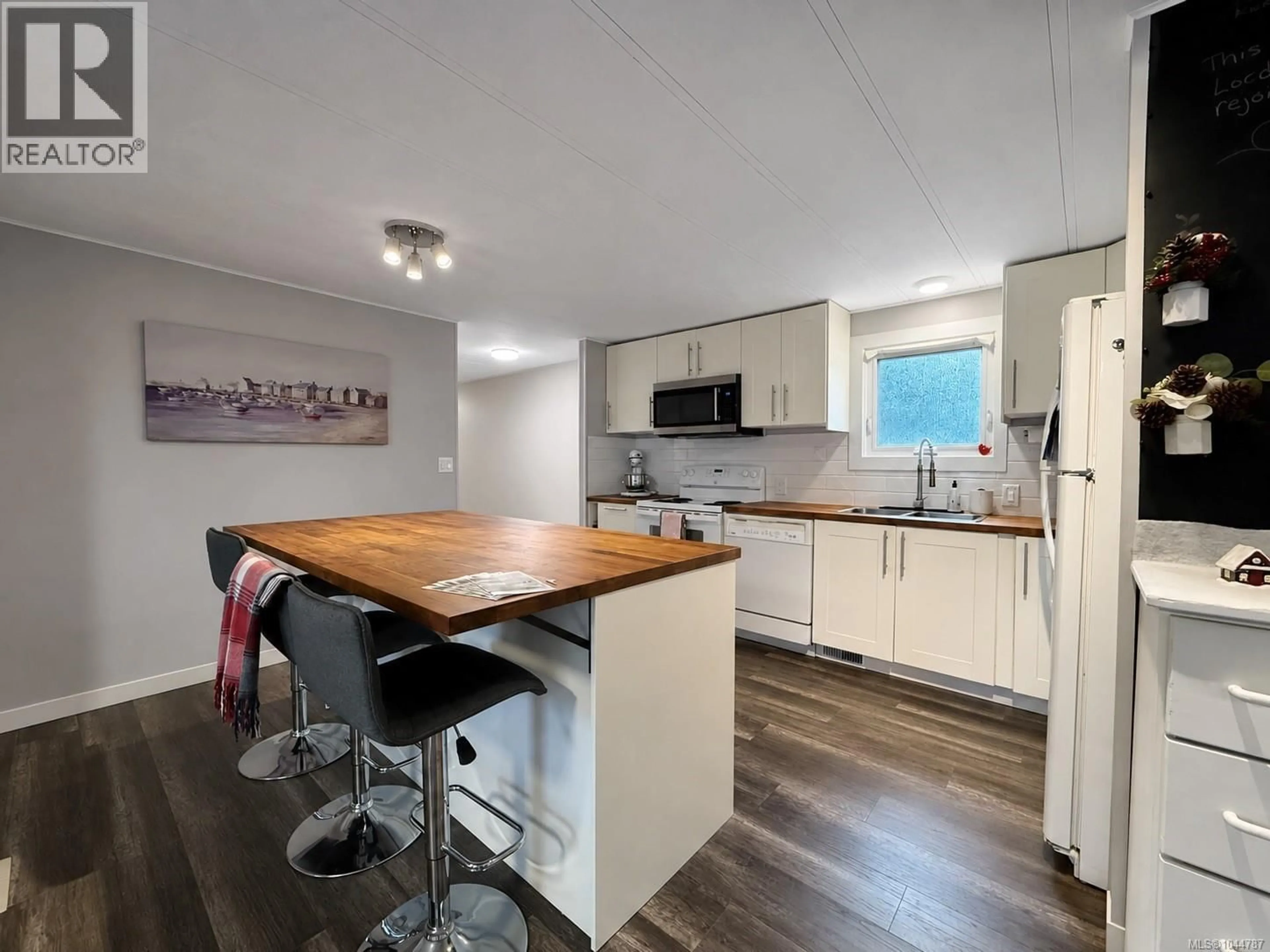 Open concept kitchen, wood/laminate floor for 41 - 2700 WOODBURN ROAD, Campbell River British Columbia V9W4H4