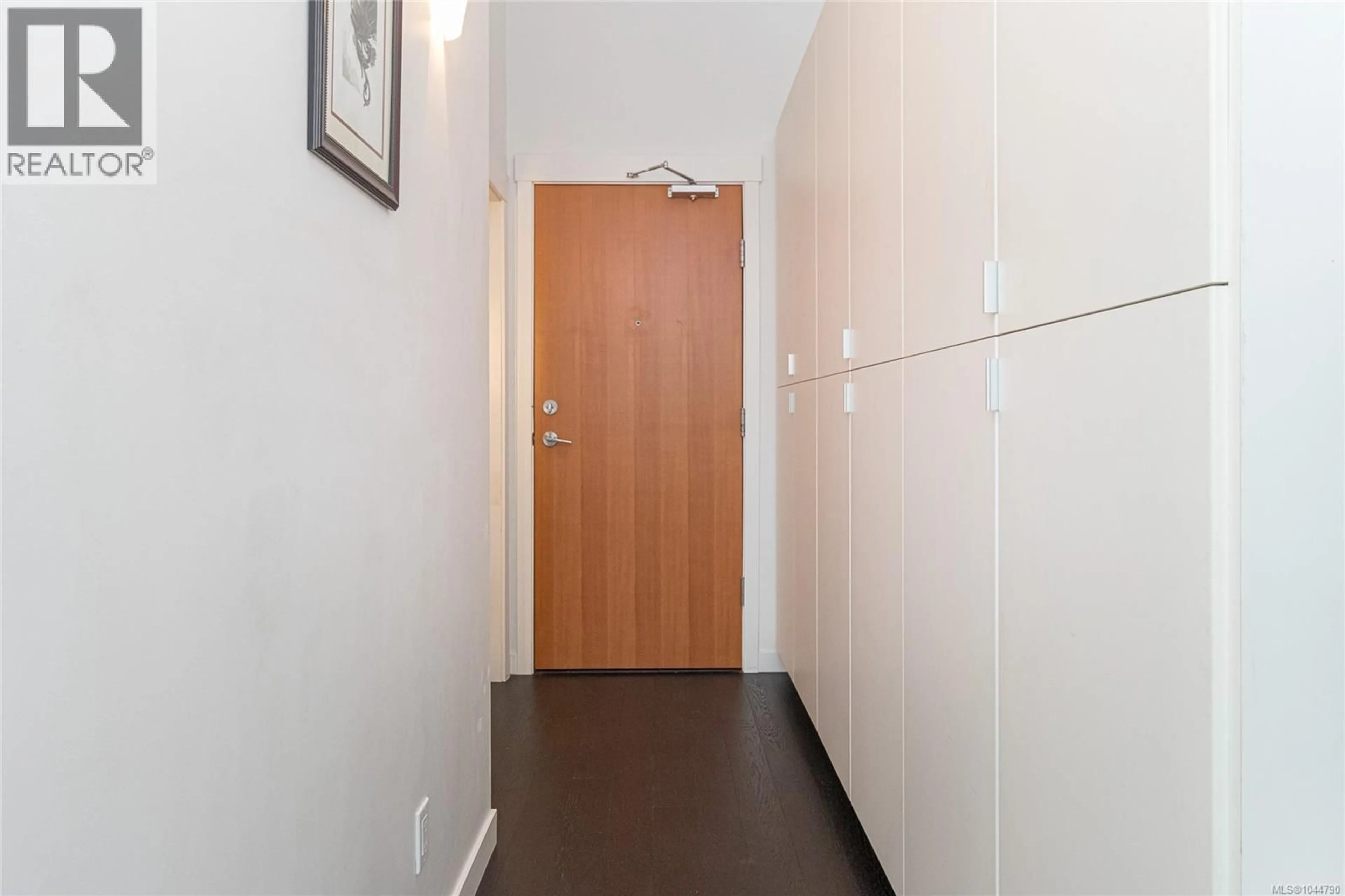 Indoor foyer for 339 - 770 FISGARD STREET, Victoria British Columbia V8W0B8