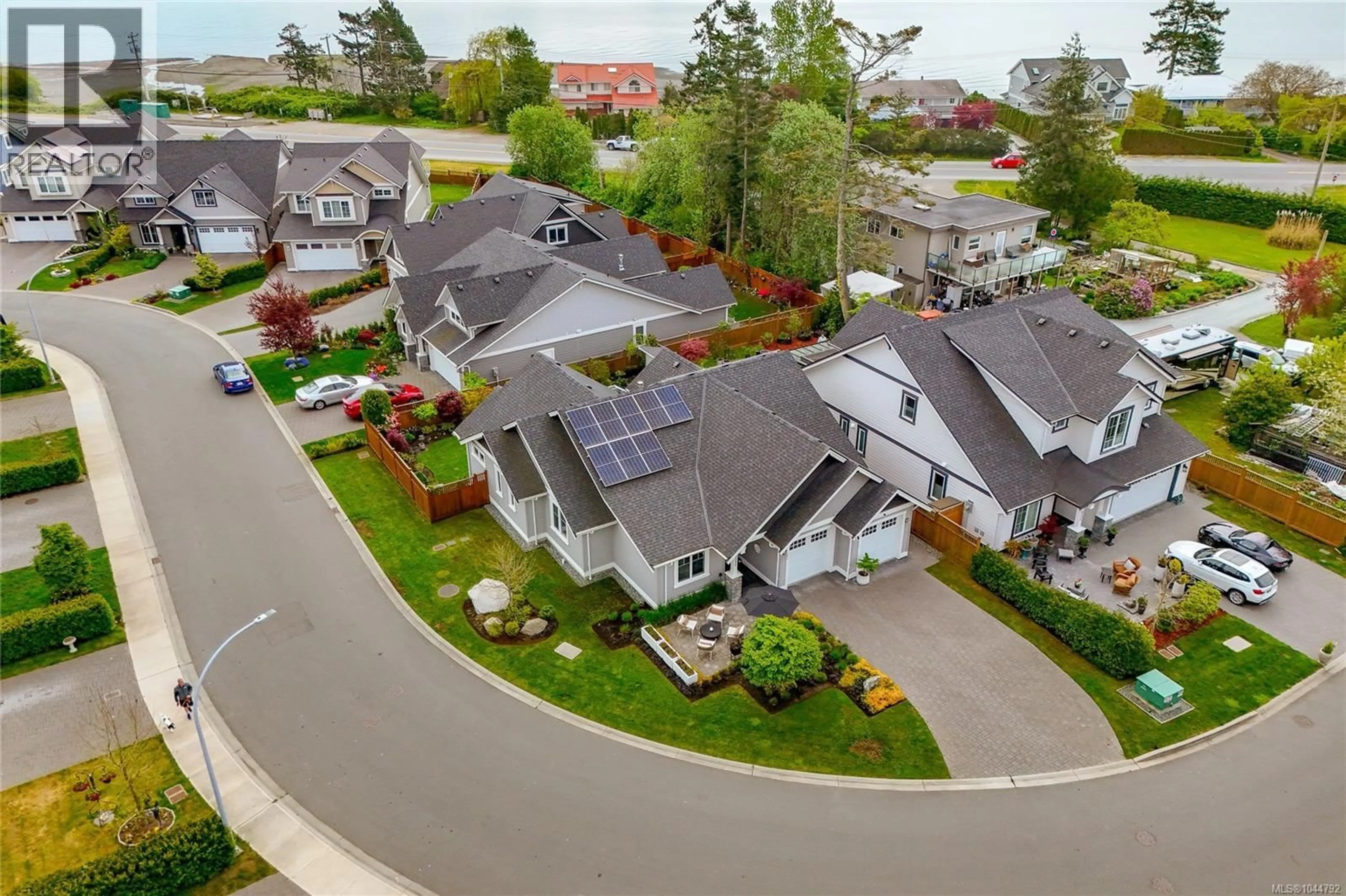 A pic from outside/outdoor area/front of a property/back of a property/a pic from drone, street for 9257 BAKERVIEW CLOSE, North Saanich British Columbia V8L0C9