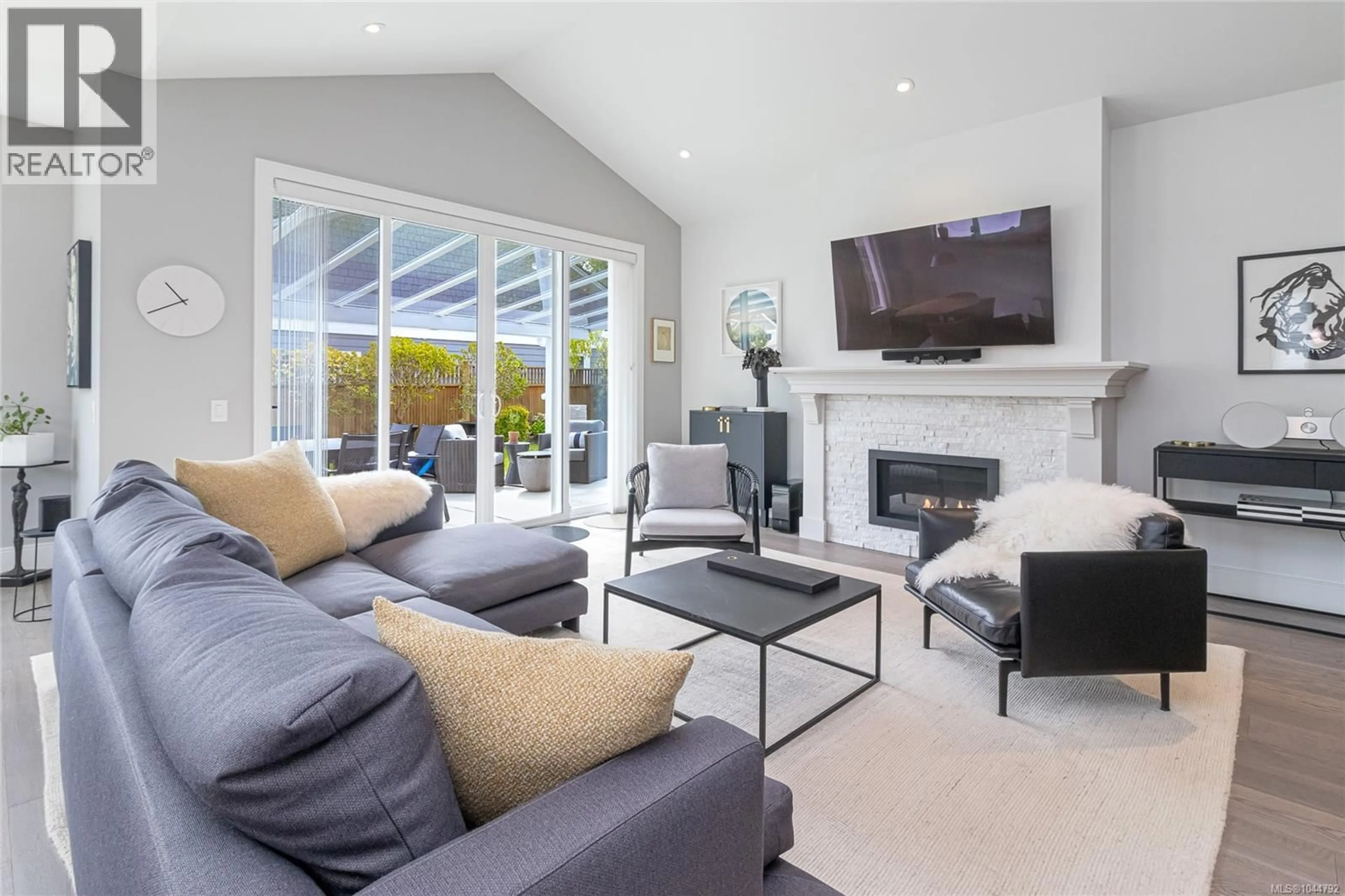Living room with furniture, unknown for 9257 BAKERVIEW CLOSE, North Saanich British Columbia V8L0C9