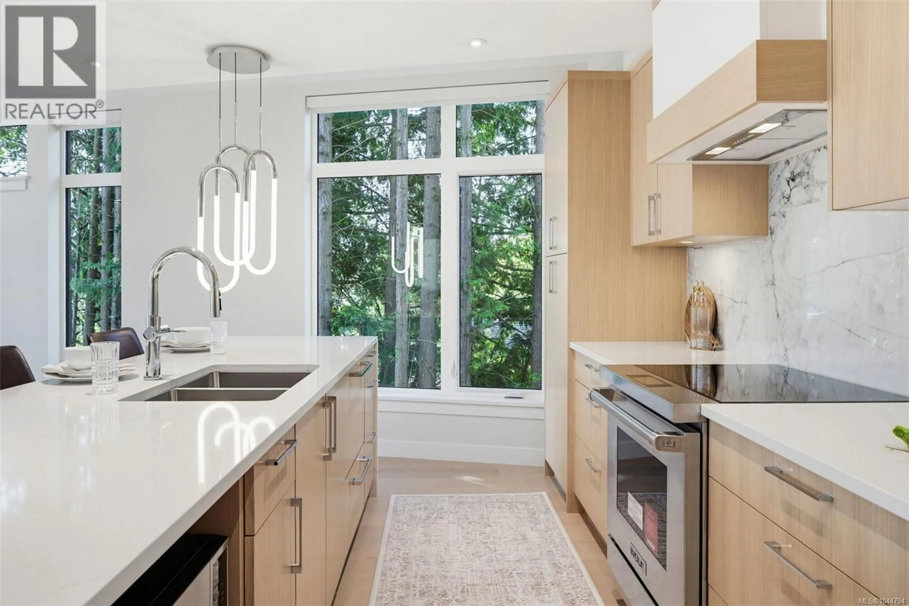 Contemporary kitchen, unknown for 202 - 5229 CORDOVA BAY ROAD, Saanich British Columbia V8Y2L1