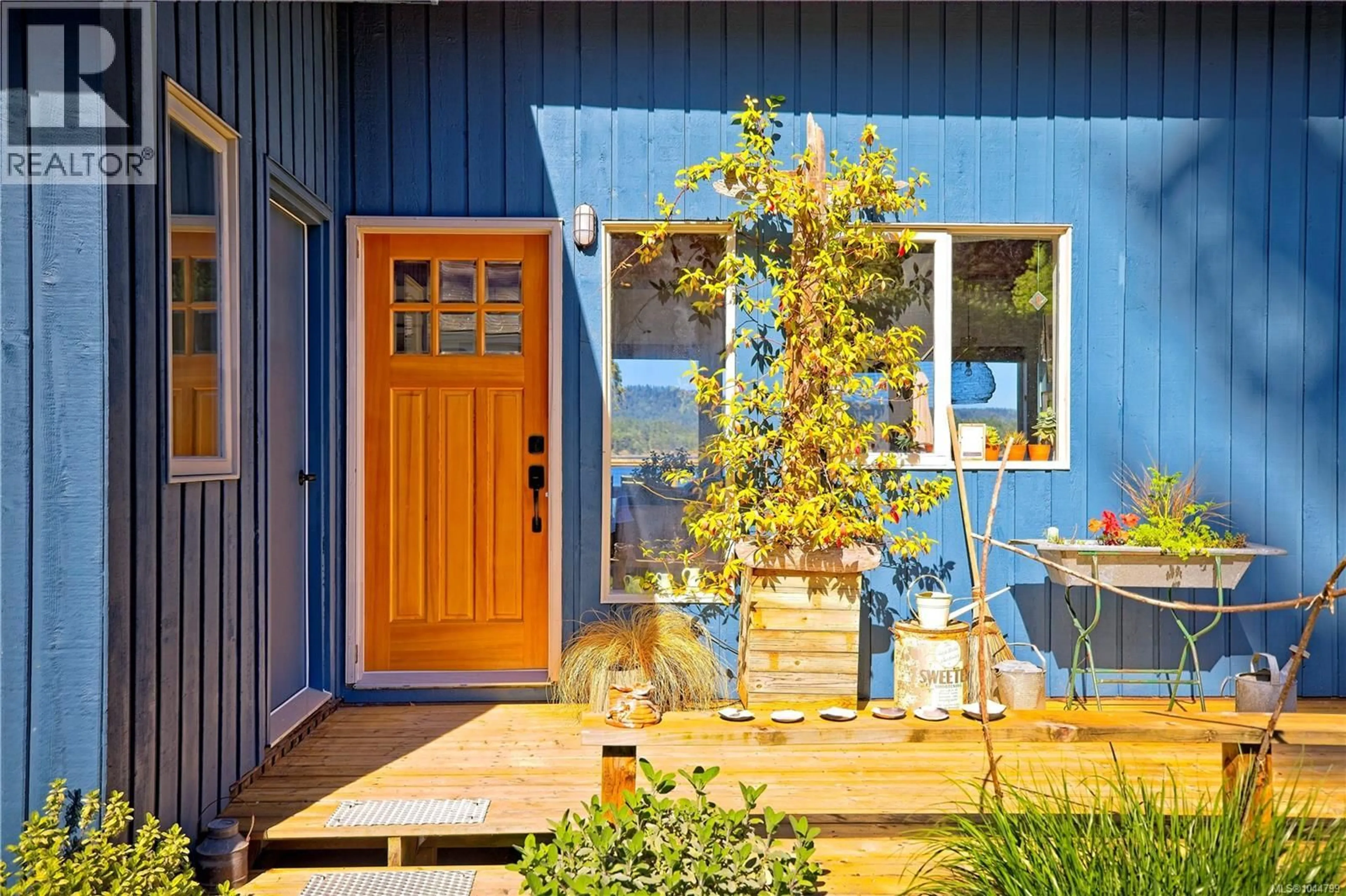 Indoor entryway for 1607 NORTH BEACH ROAD, Salt Spring British Columbia V8K1A8