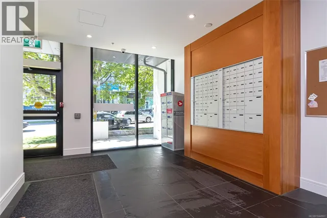 S404 - 1411 COOK STREET, Victoria 4