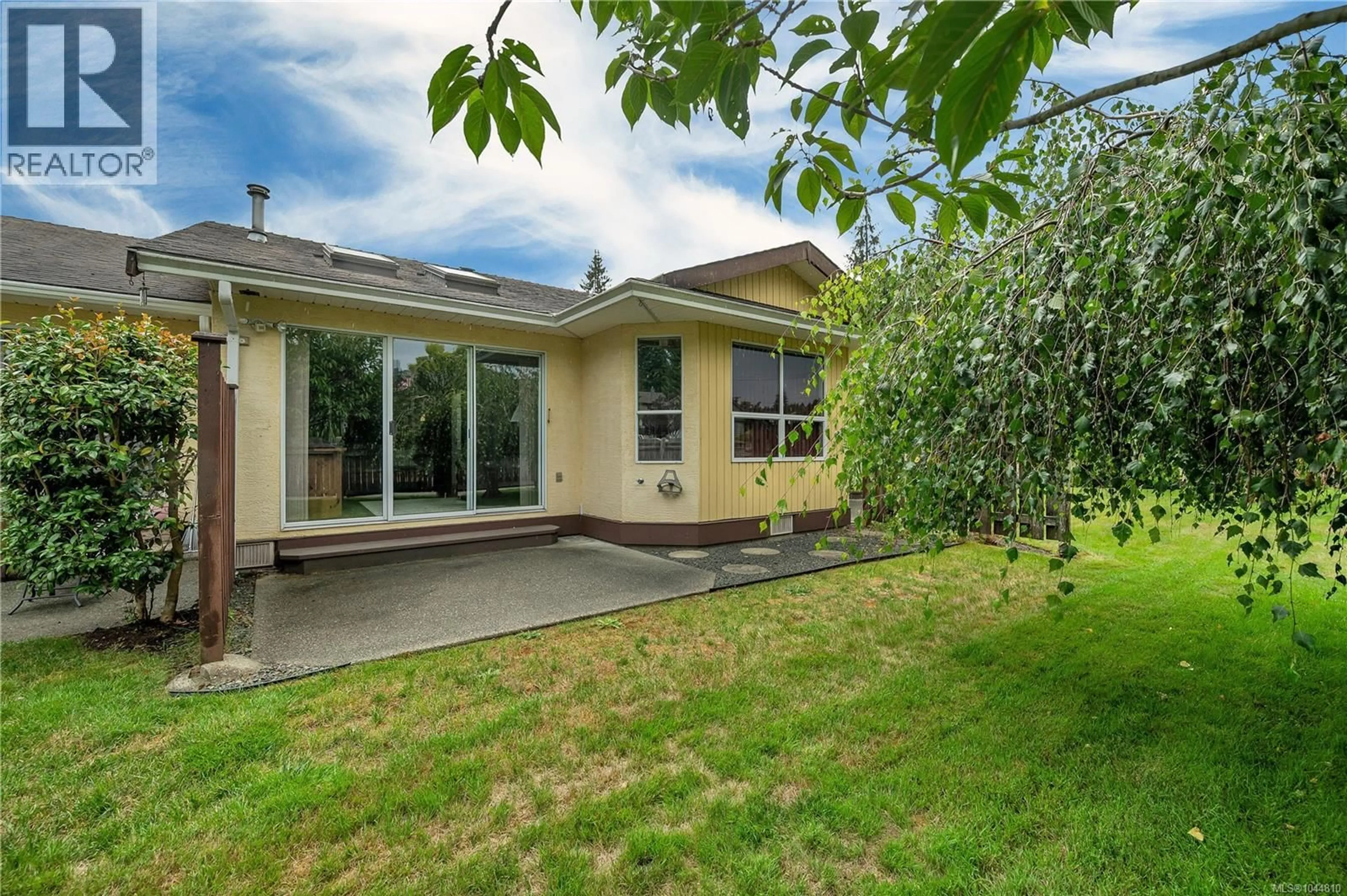 Patio, street for 9 - 605 ROCKLAND ROAD, Campbell River British Columbia V9W7X1