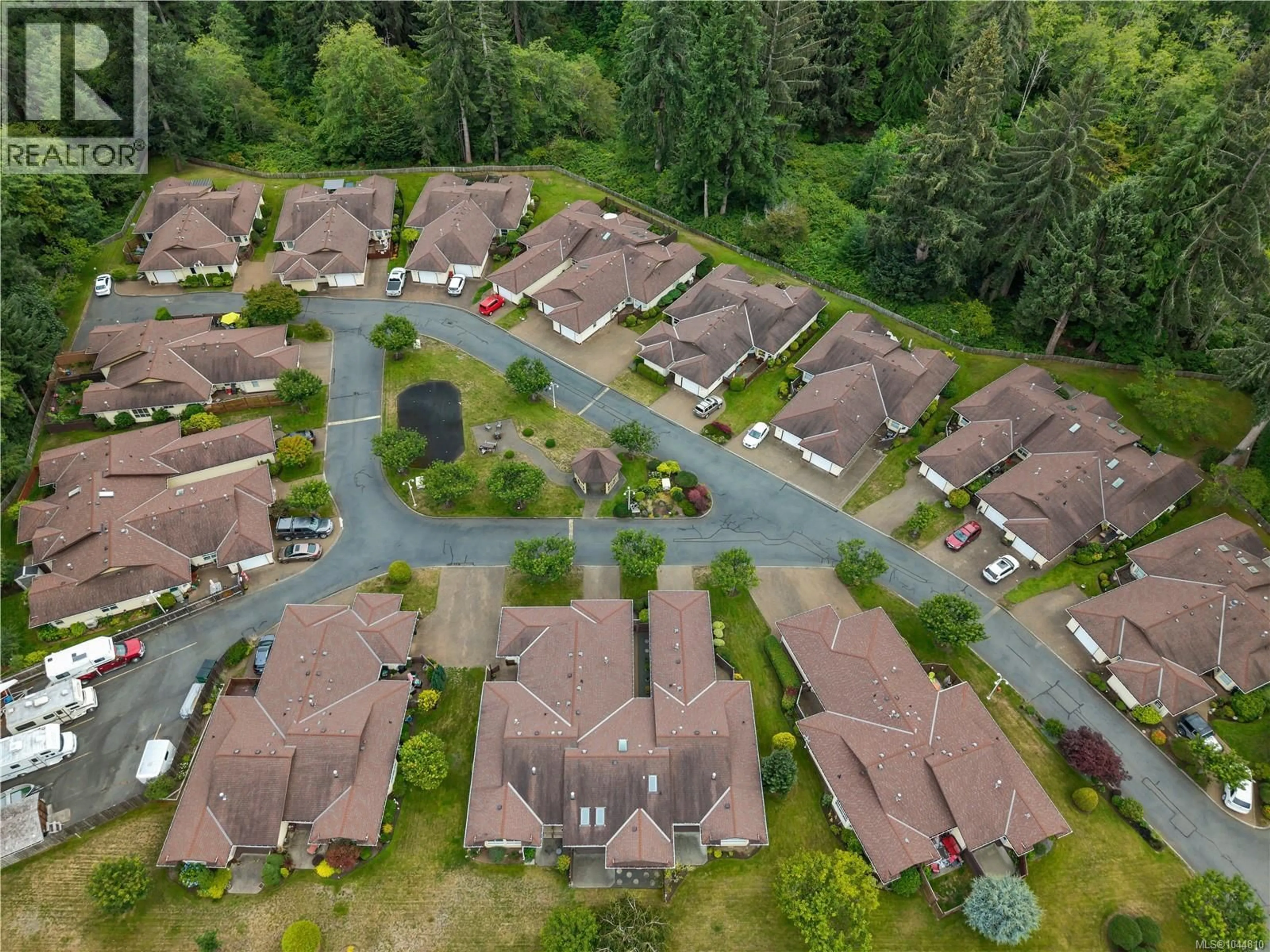A pic from outside/outdoor area/front of a property/back of a property/a pic from drone, street for 9 - 605 ROCKLAND ROAD, Campbell River British Columbia V9W7X1