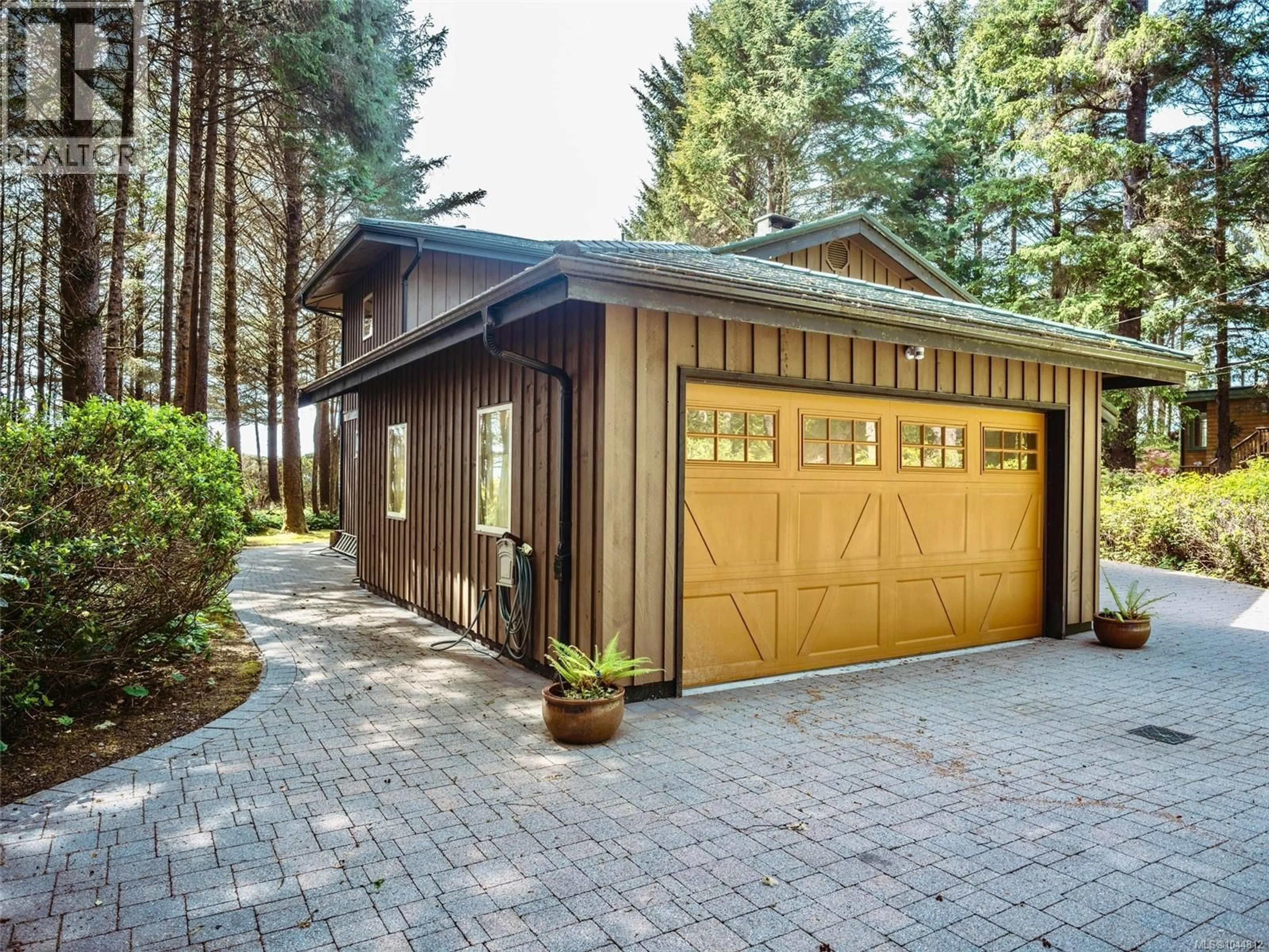 Indoor garage for 1261 LYNN ROAD, Tofino British Columbia V0R2Z0