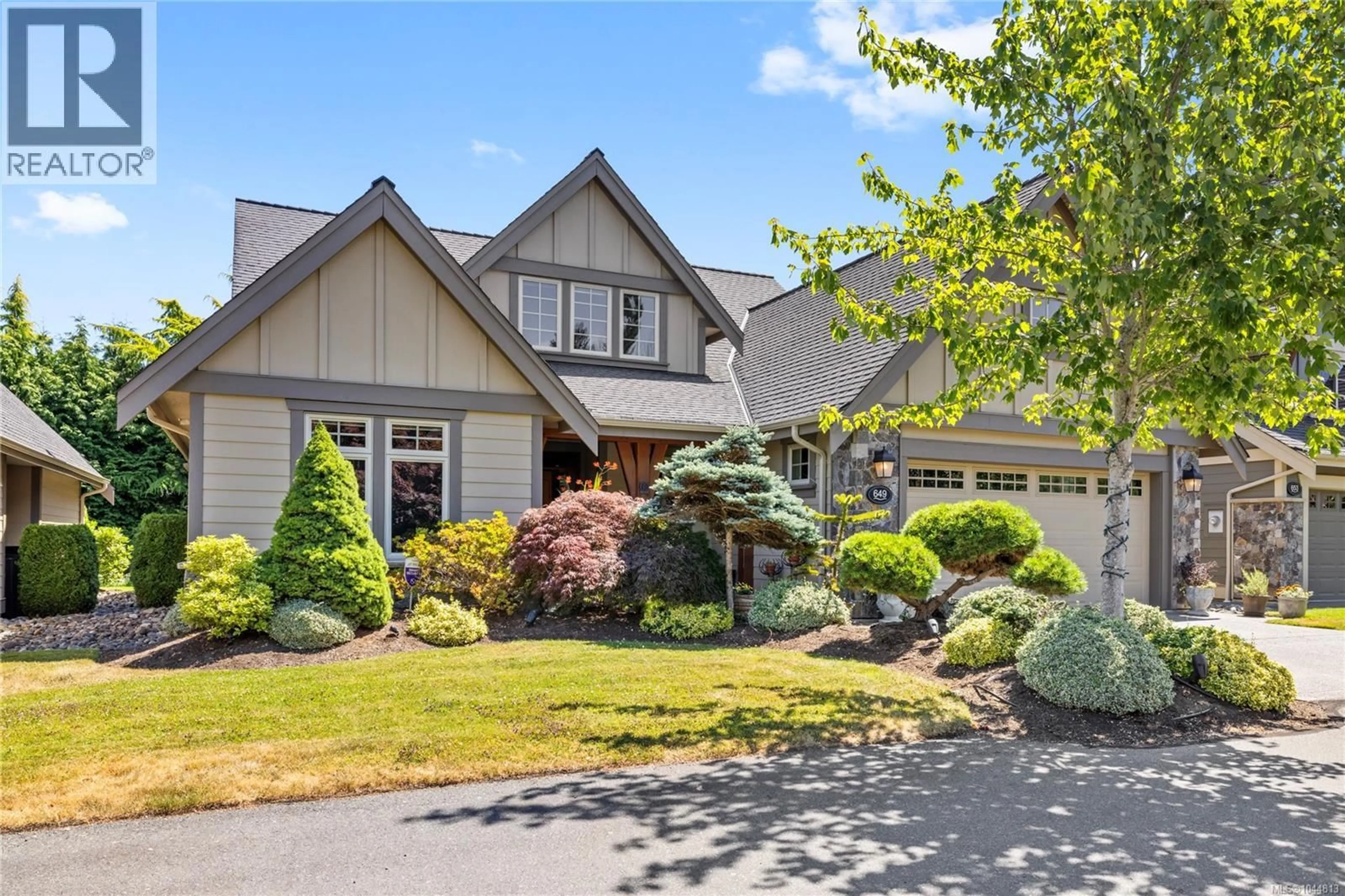 Home with vinyl exterior material, street for 649 EAGLEWOOD COURT, Qualicum Beach British Columbia V9K0A3
