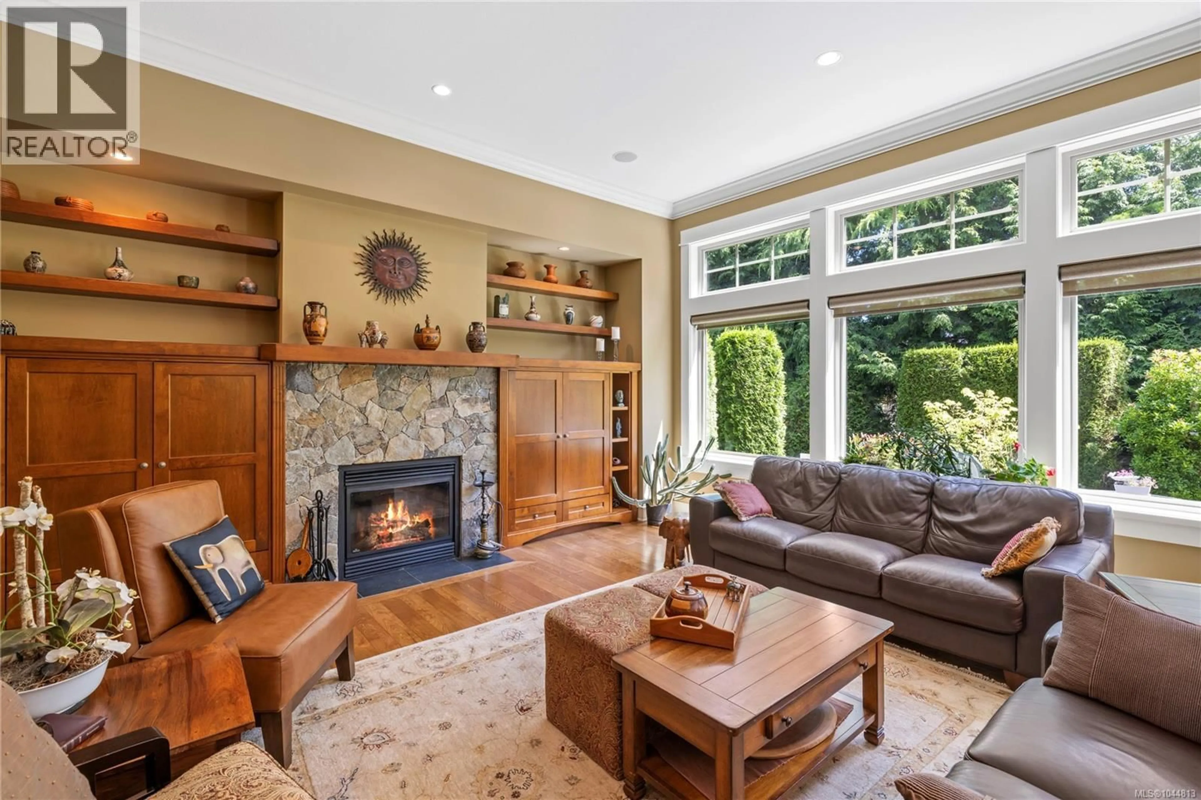 Living room with furniture, ceramic/tile floor for 649 EAGLEWOOD COURT, Qualicum Beach British Columbia V9K0A3