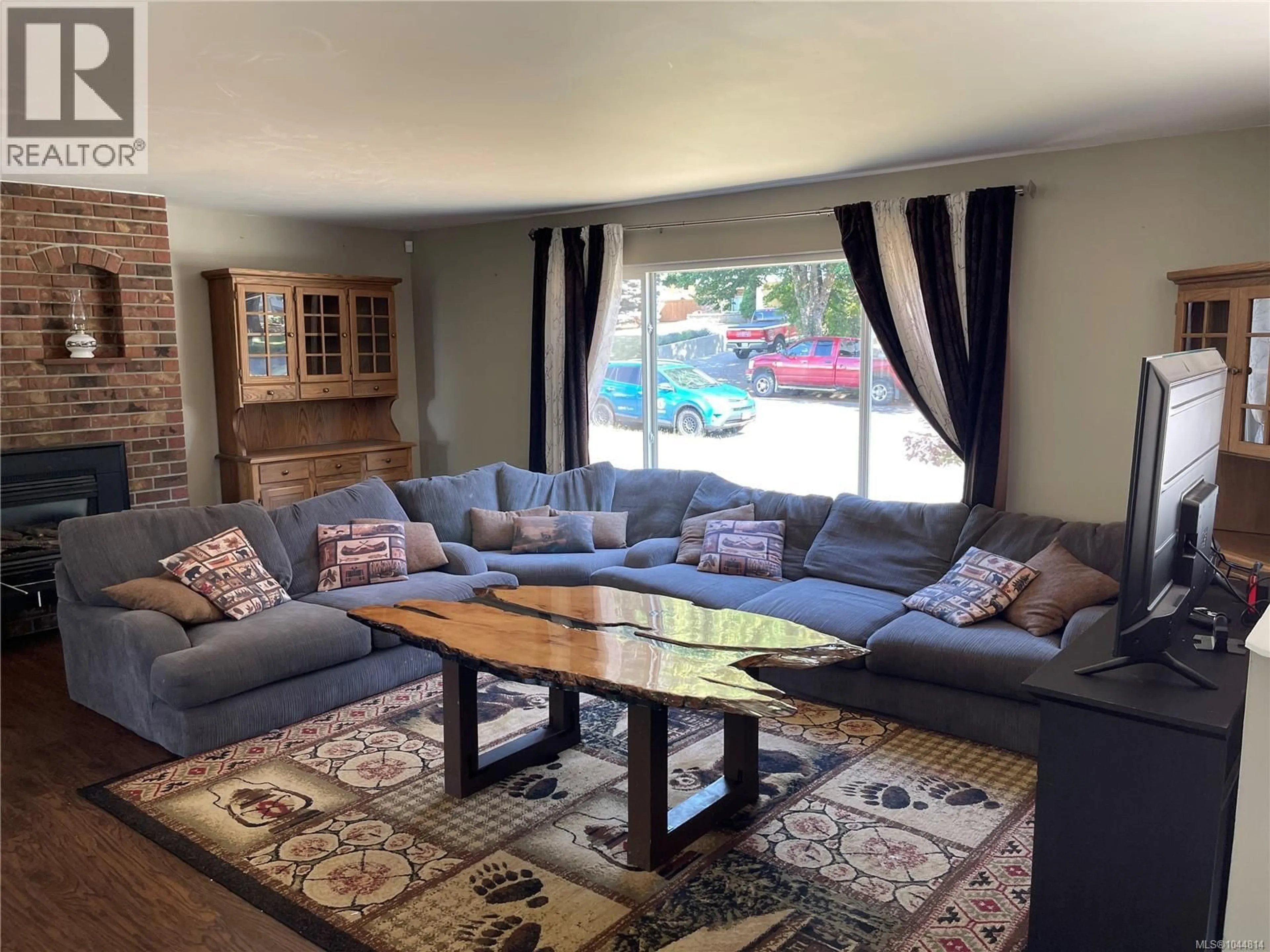 Living room with furniture, unknown for 3731 FOWLIE CRESCENT, Port Alberni British Columbia V9Y1C6