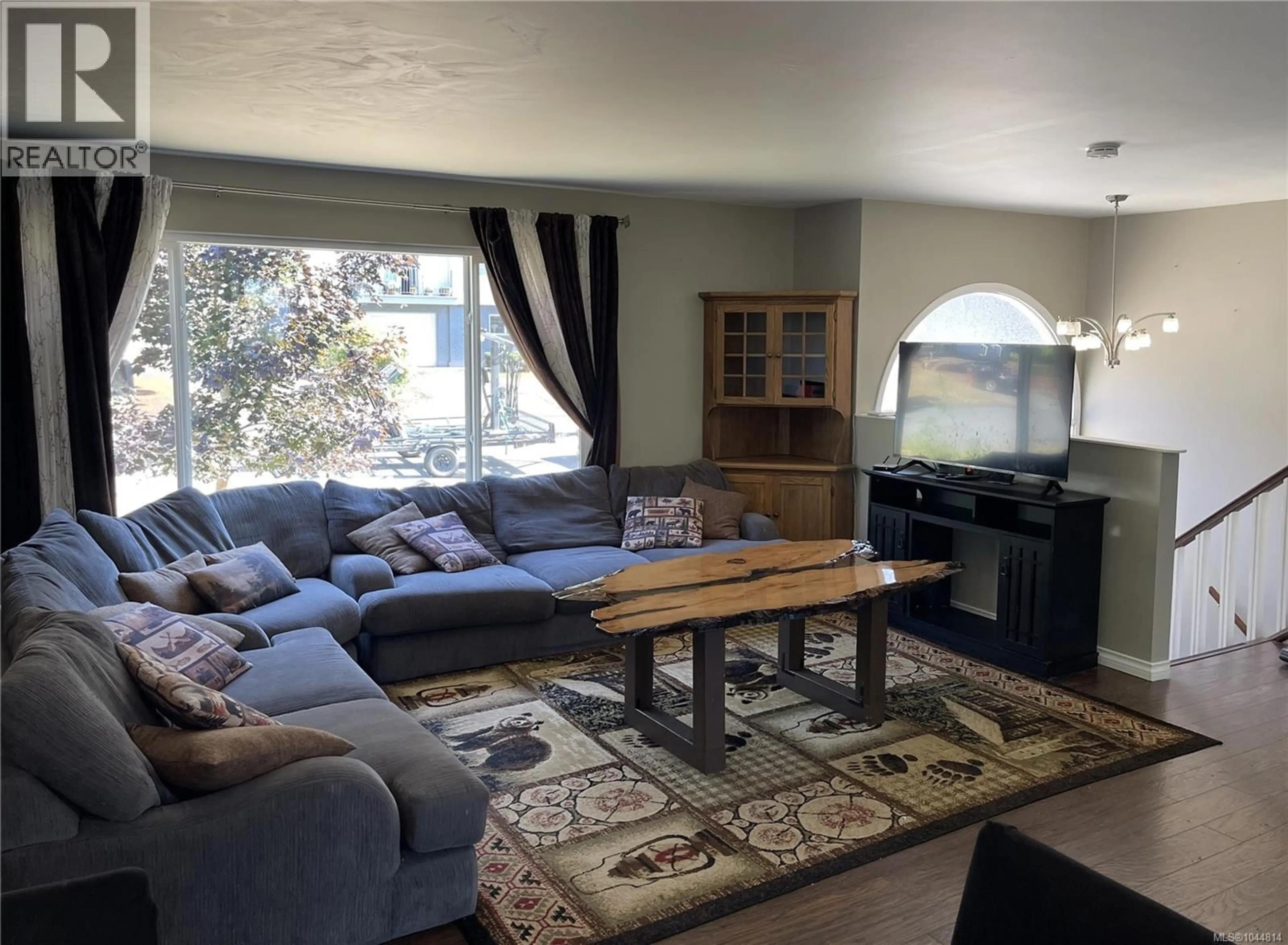 Living room with furniture, unknown for 3731 FOWLIE CRESCENT, Port Alberni British Columbia V9Y1C6