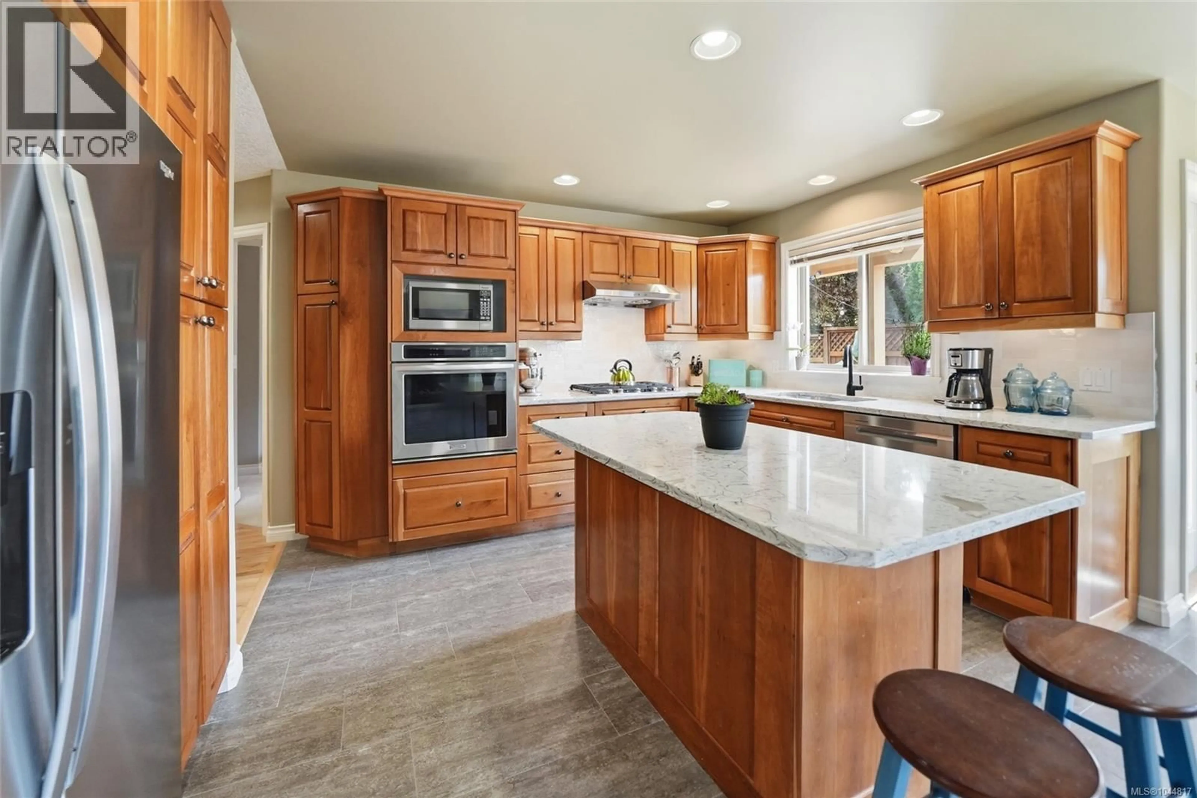 Open concept kitchen, ceramic/tile floor for 1096 AERY VIEW WAY, Parksville British Columbia V9P2N9