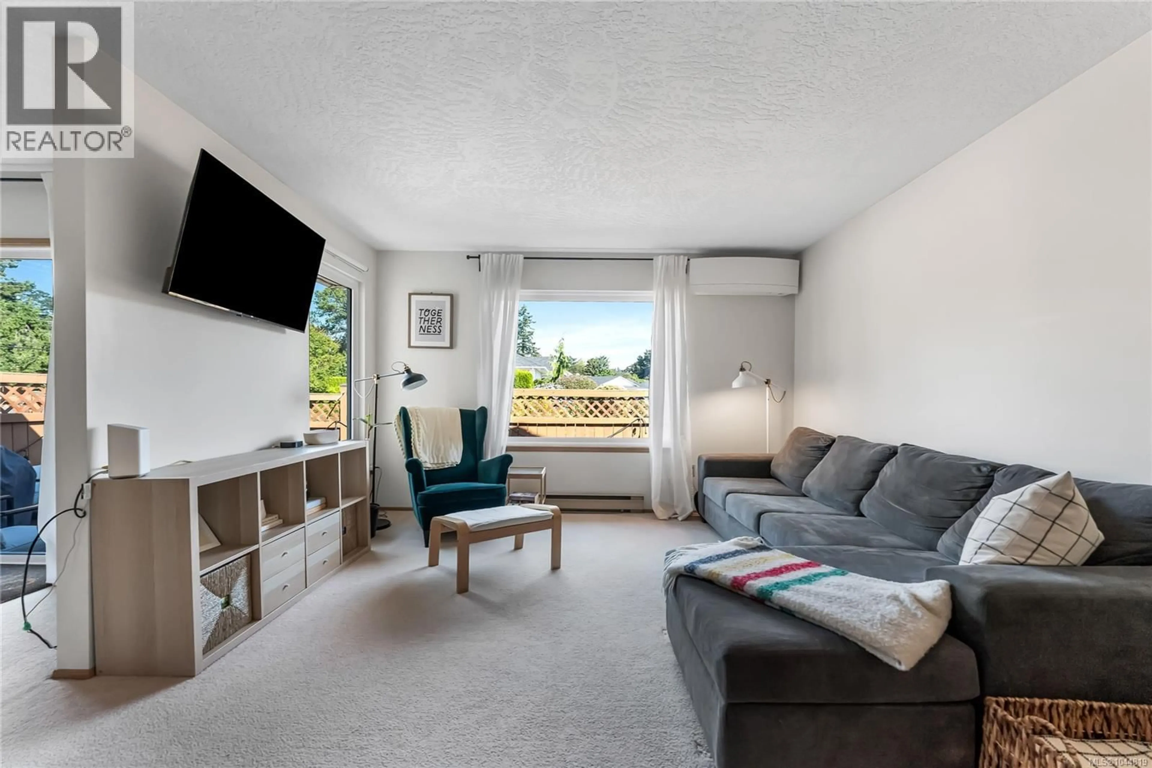 Living room with furniture, unknown for 78 - 4125 INTERURBAN ROAD, Saanich British Columbia V8Z4W8