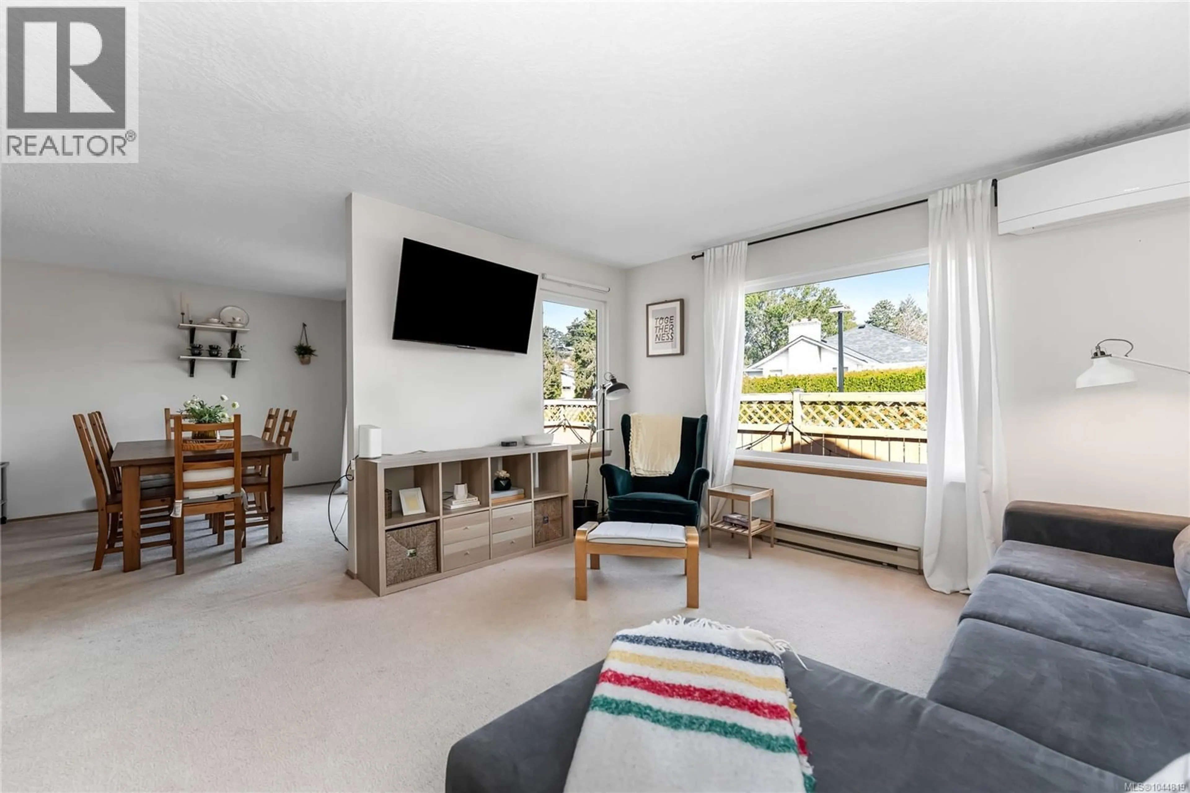 Living room with furniture, unknown for 78 - 4125 INTERURBAN ROAD, Saanich British Columbia V8Z4W8