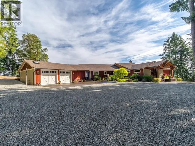 8485 LISA LANE, Lantzville 5