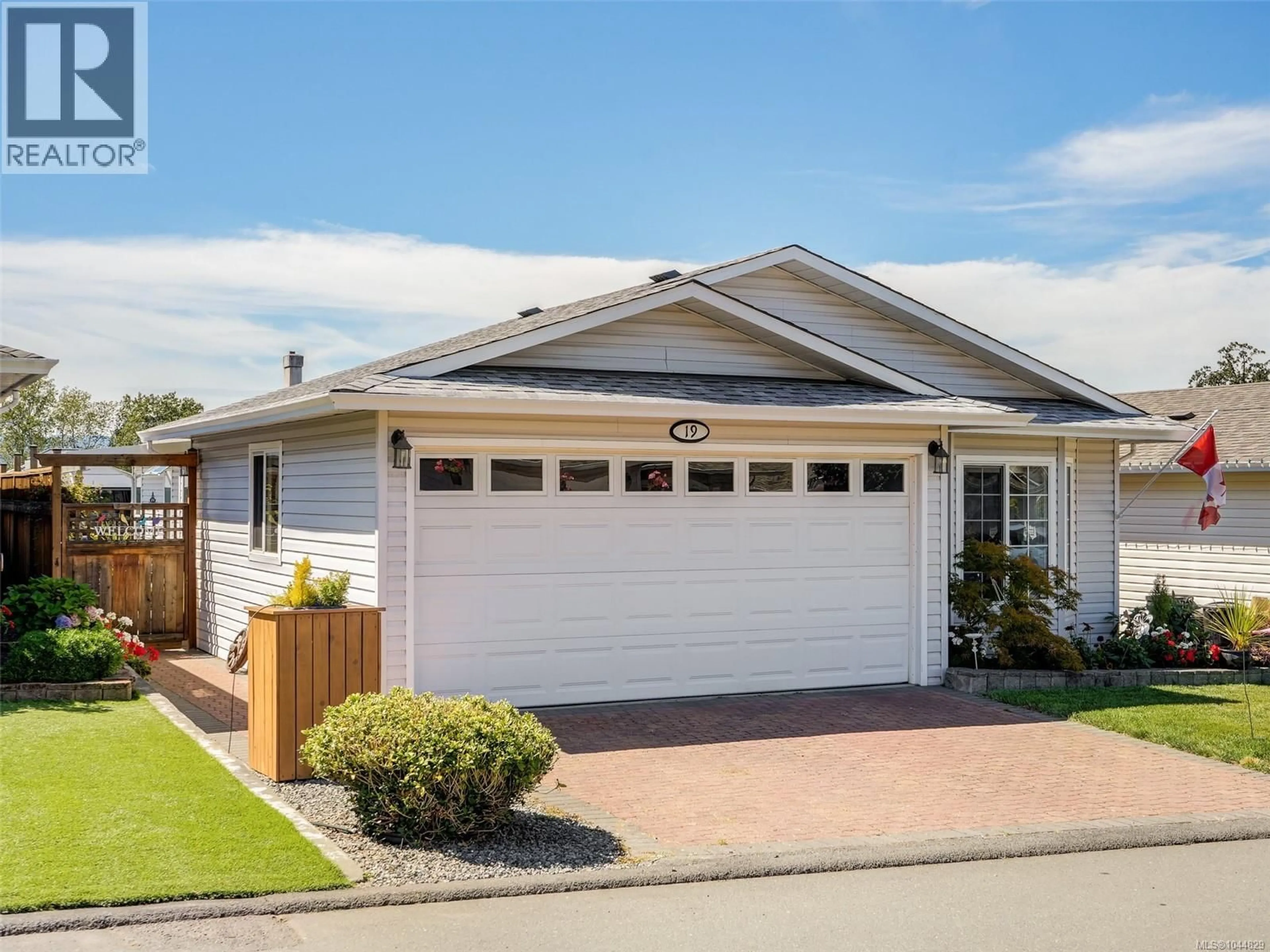 Home with vinyl exterior material, street for 19 EAGLE LANE, View Royal British Columbia V9A7M2