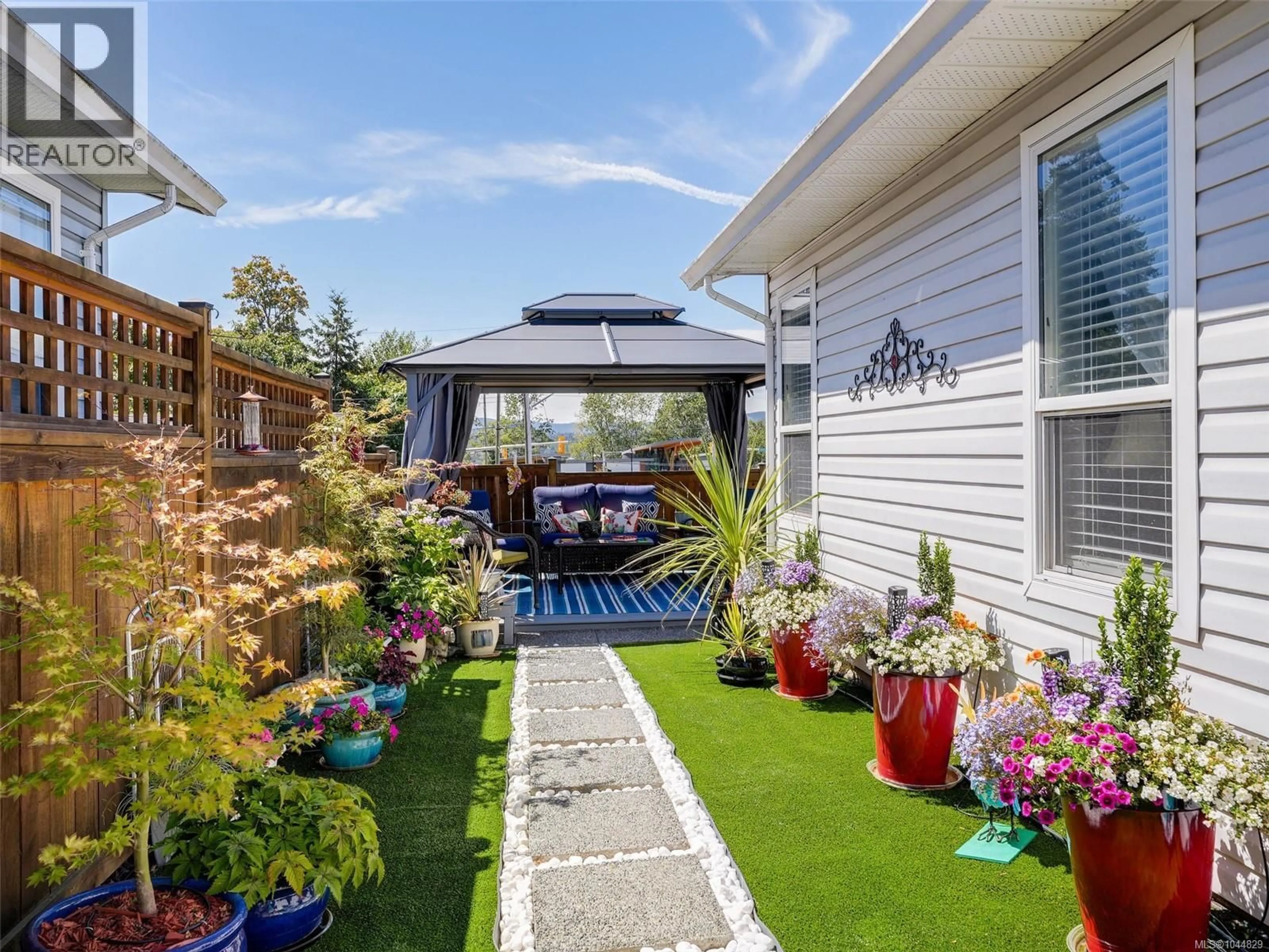 Patio, street for 19 EAGLE LANE, View Royal British Columbia V9A7M2