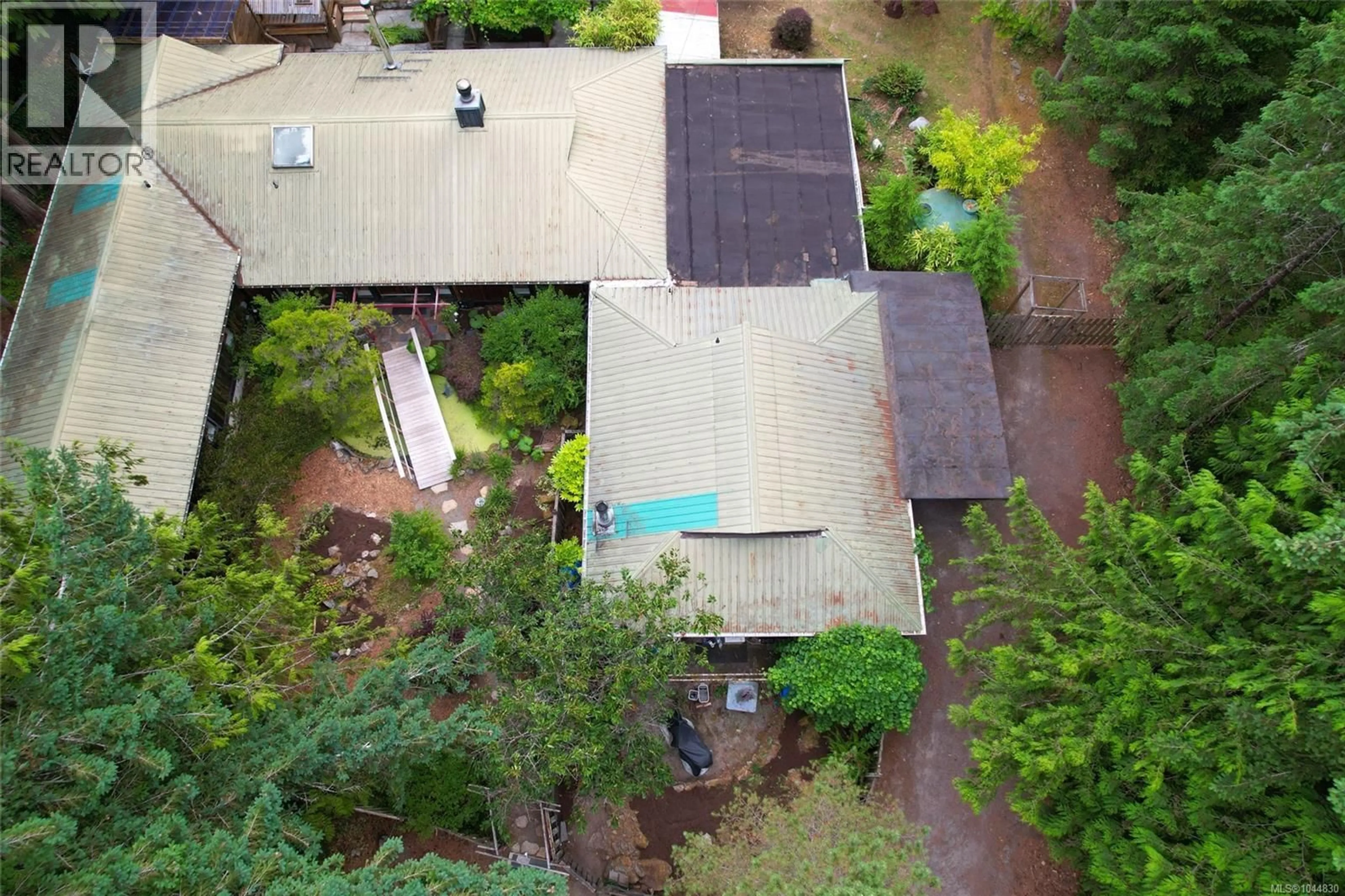 A pic from outside/outdoor area/front of a property/back of a property/a pic from drone, street for 395 LYNGAIL PLACE, Gabriola Island British Columbia V0R1X1