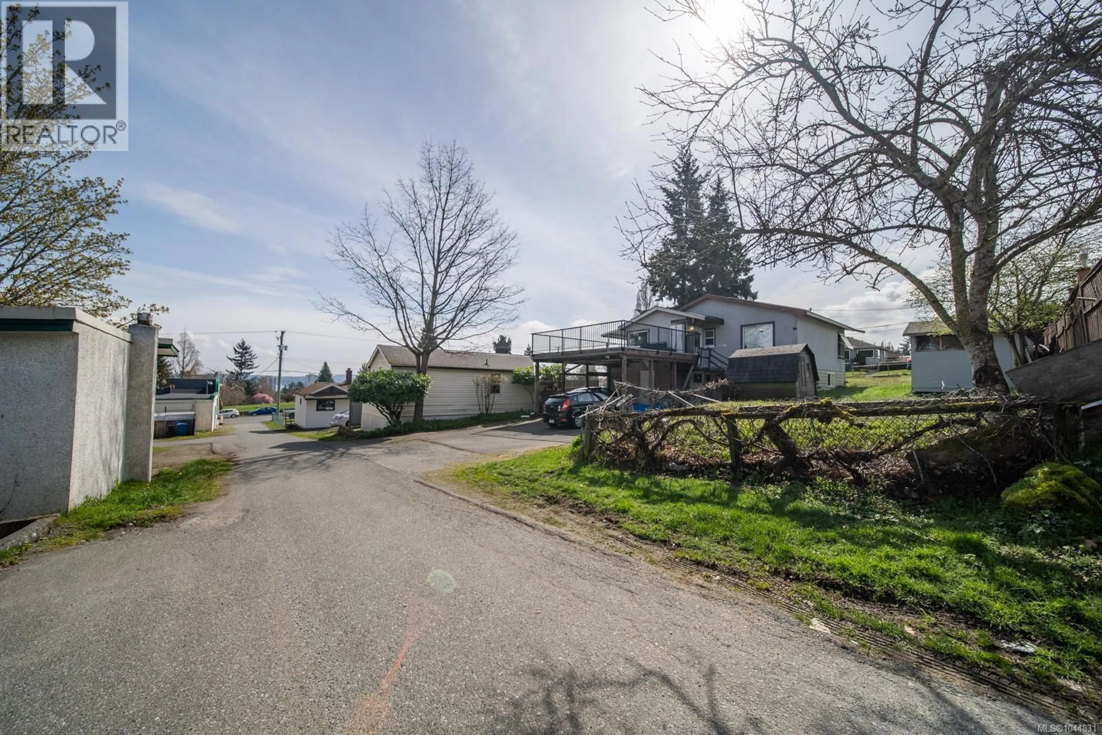 A pic from outside/outdoor area/front of a property/back of a property/a pic from drone, street for 611 FIRST STREET, Nanaimo British Columbia V9R1Y8