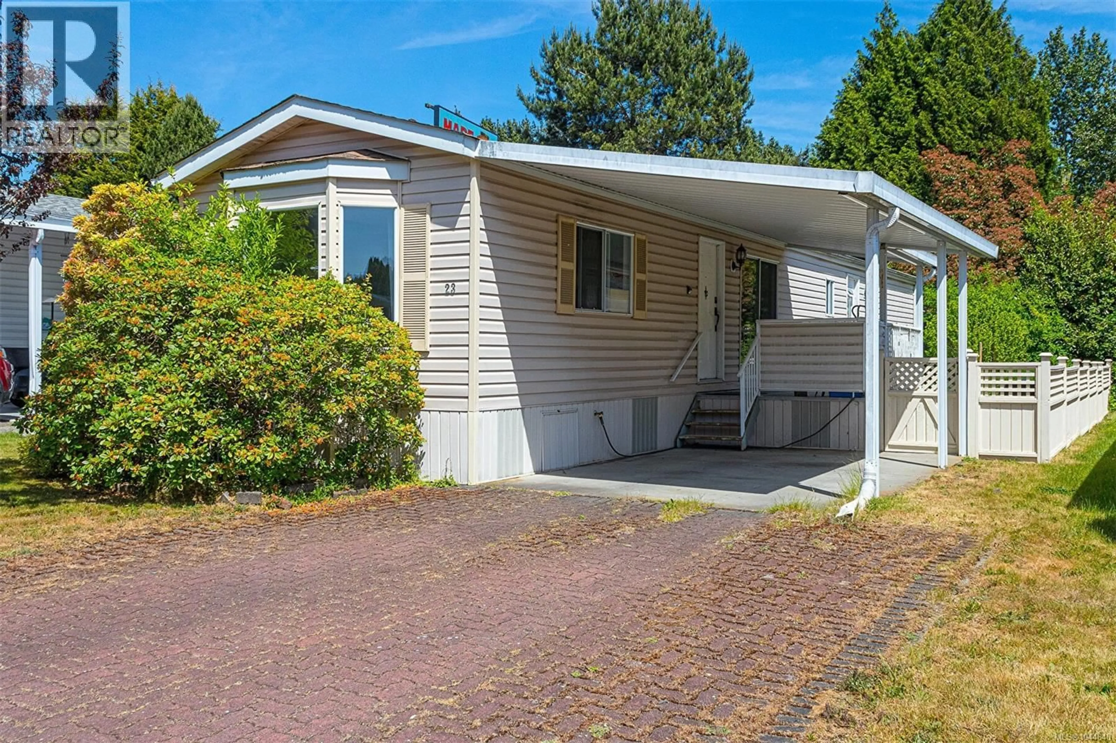 Home with vinyl exterior material, street for 23 - 7583 CENTRAL SAANICH ROAD, Central Saanich British Columbia V8M2B6