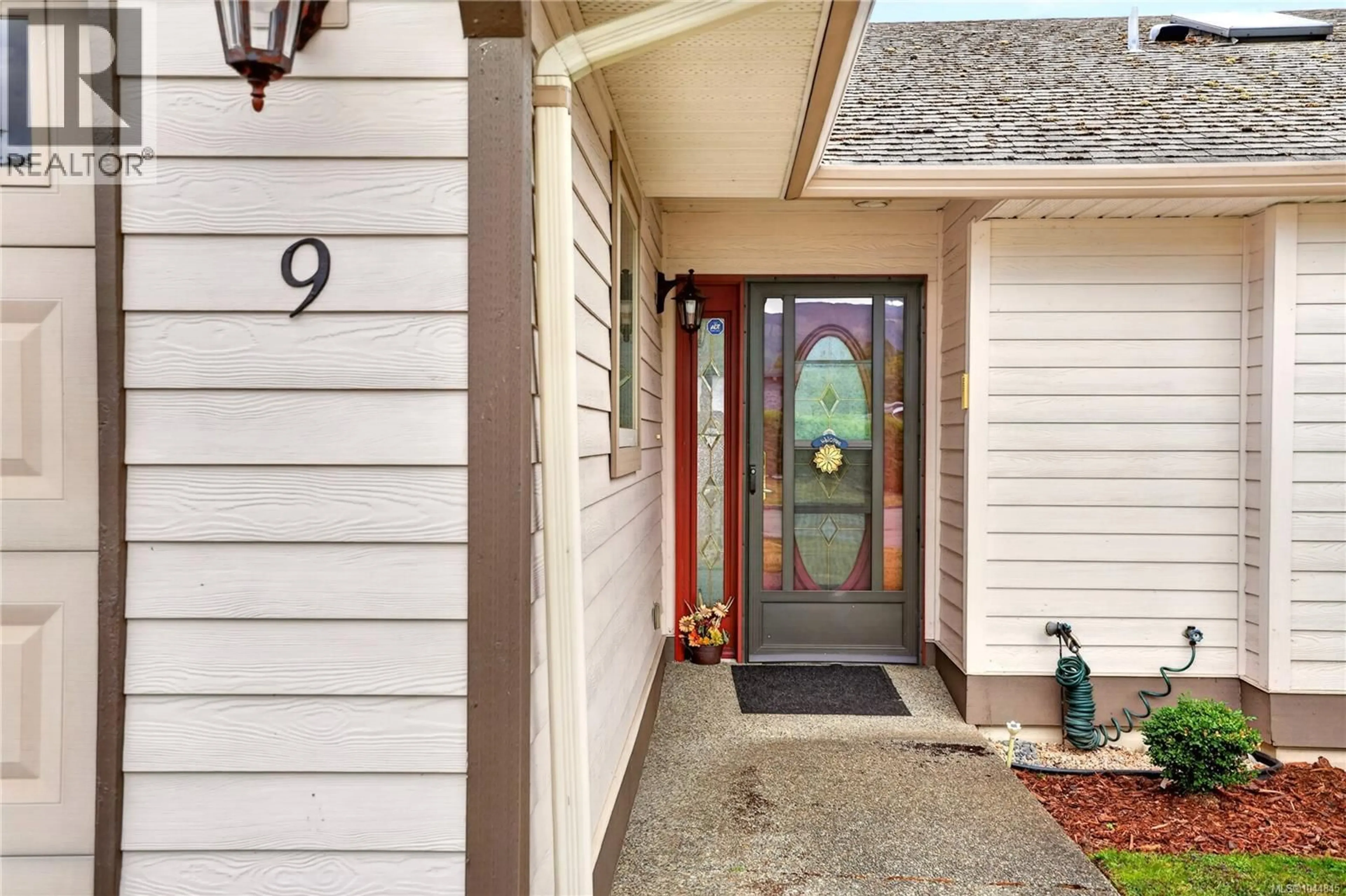 Indoor entryway for 9 - 5608 STRATHCONA STREET, Port Alberni British Columbia V9Y6X5