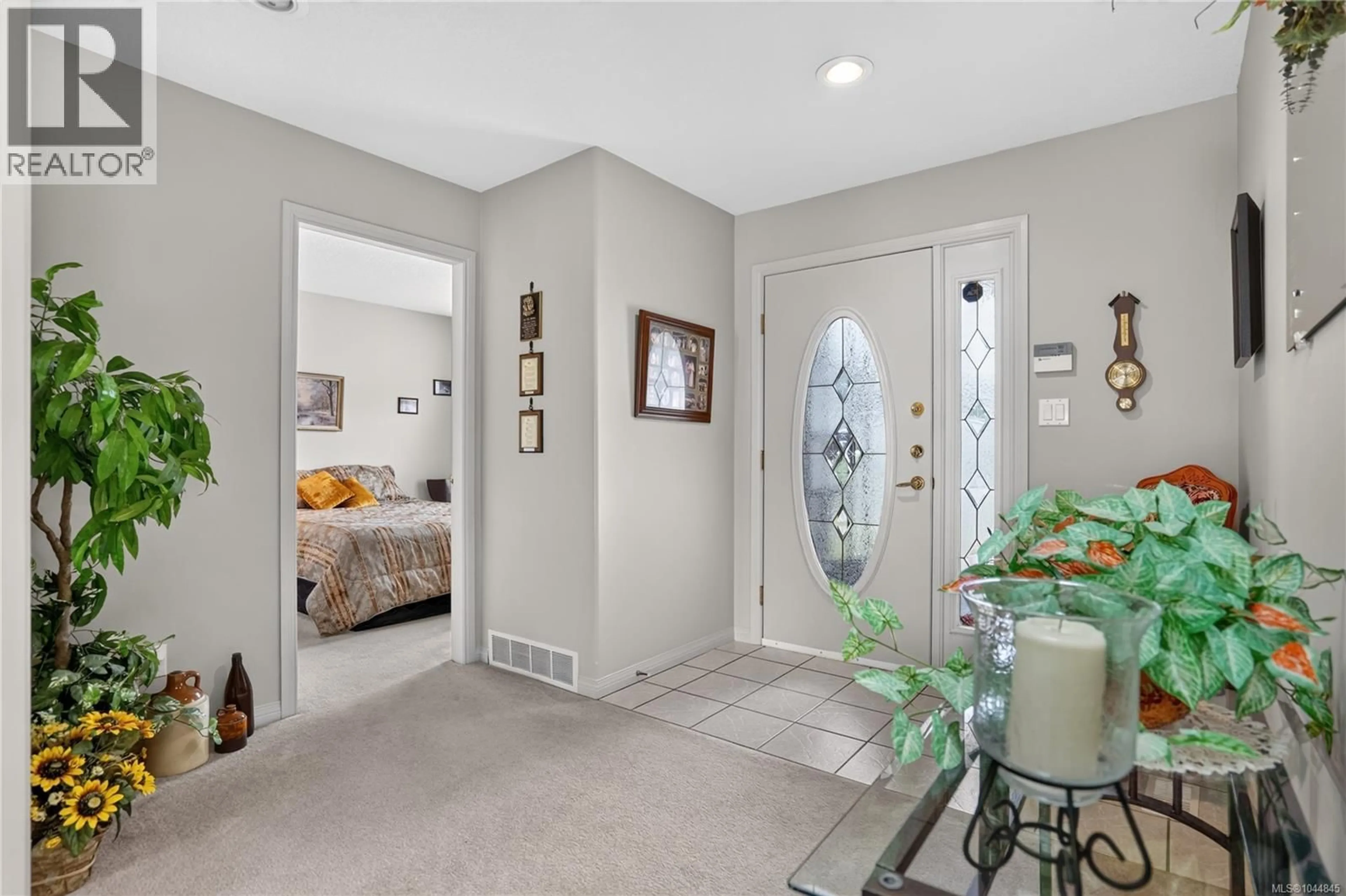 Indoor entryway for 9 - 5608 STRATHCONA STREET, Port Alberni British Columbia V9Y6X5