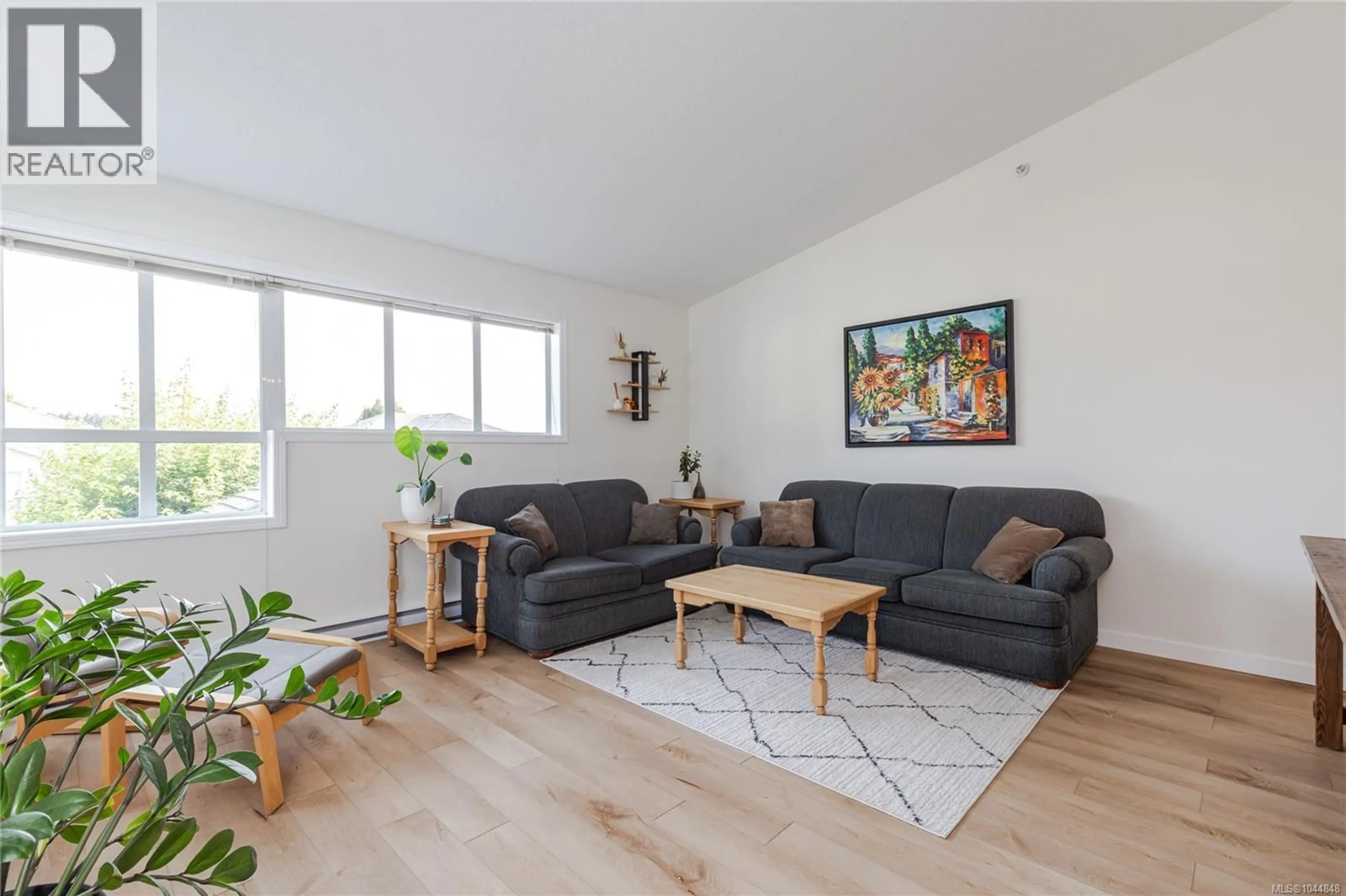 Living room with furniture, wood/laminate floor for 6057 CEDAR GROVE DRIVE, Nanaimo British Columbia V9T6G1