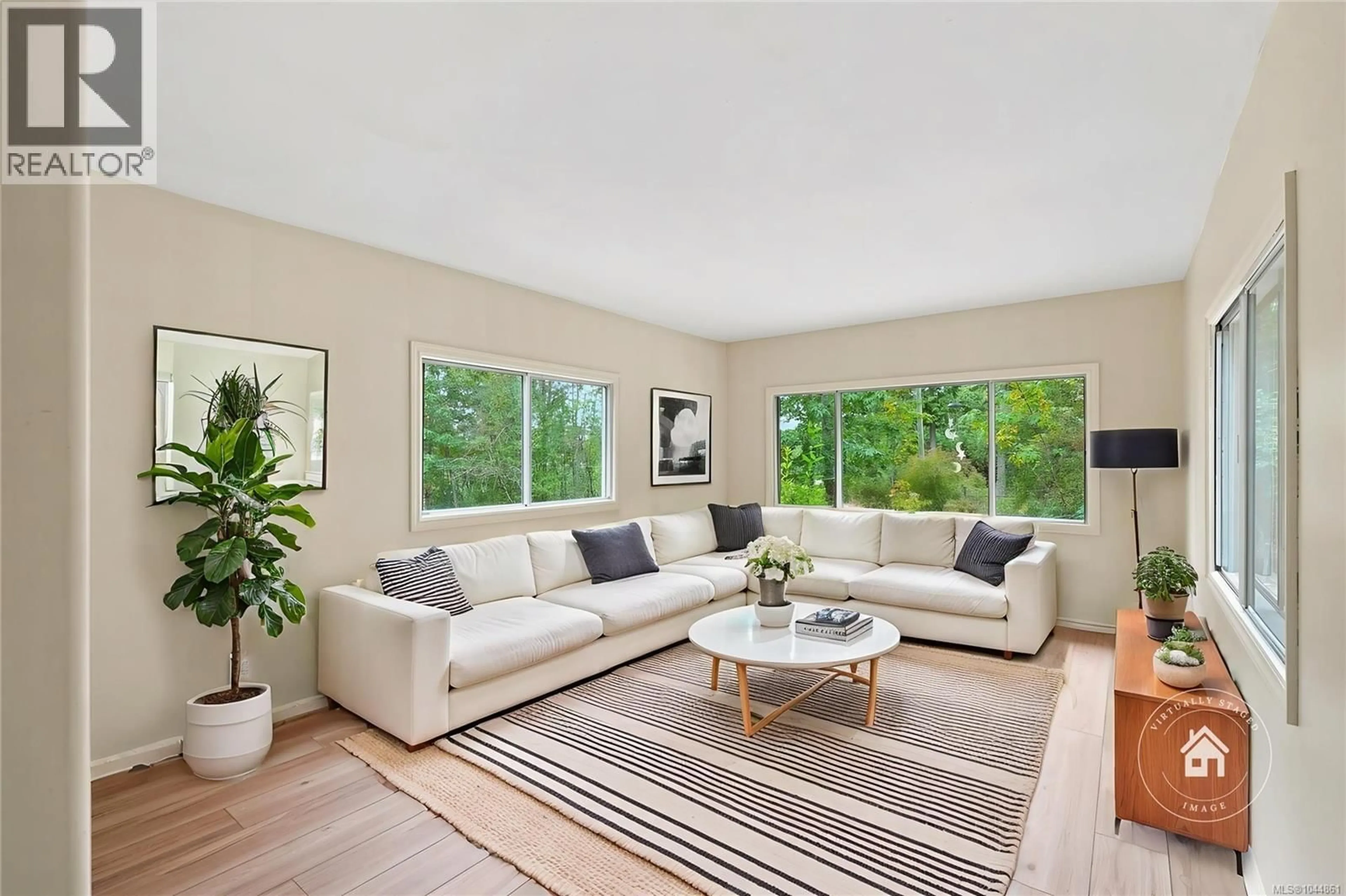 Living room with furniture, unknown for 470 FOURNEAU WAY, Parksville British Columbia V9P2J7
