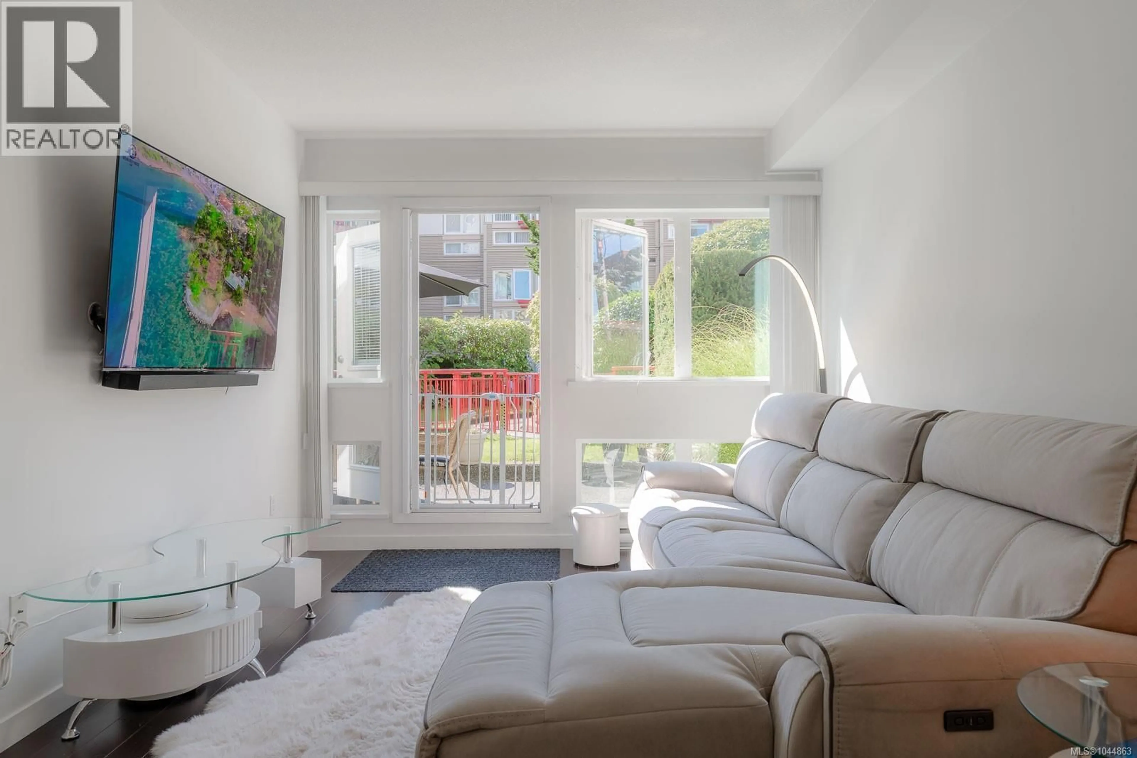 Living room with furniture, unknown for 207 - 99 CHAPEL STREET, Nanaimo British Columbia V9R5H3