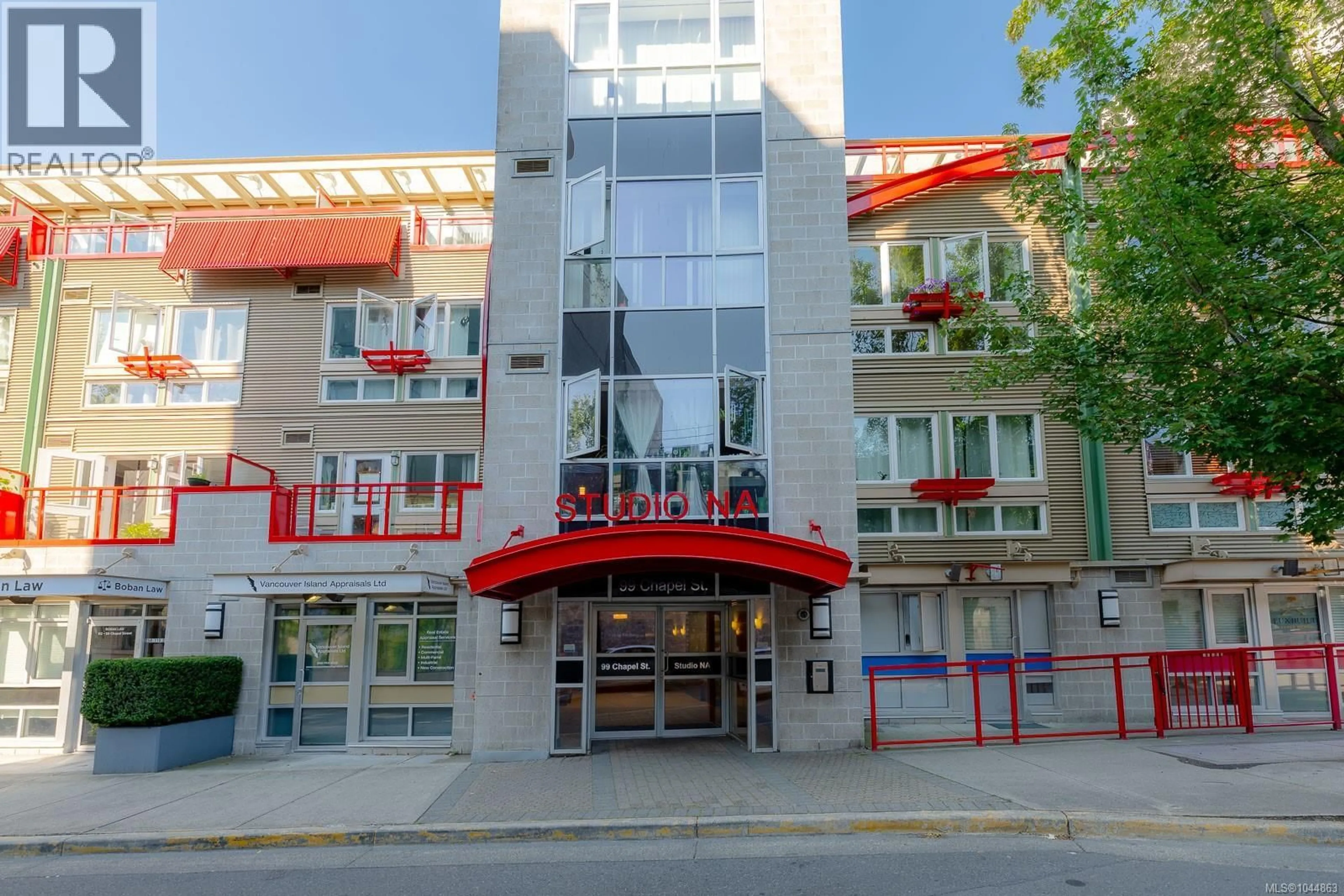 Indoor foyer for 207 - 99 CHAPEL STREET, Nanaimo British Columbia V9R5H3