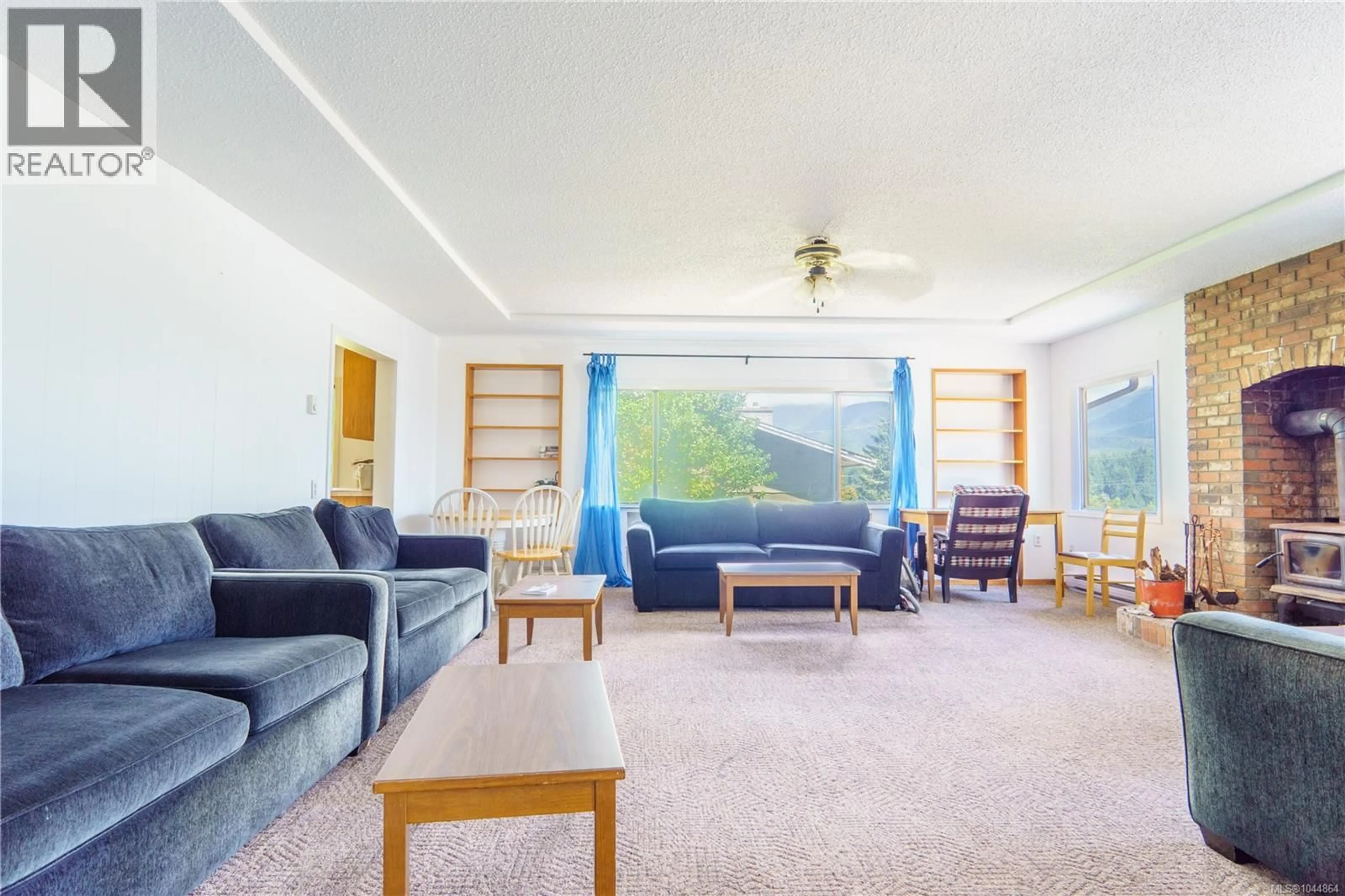 Living room with furniture, unknown for 269 MATTERSON DRIVE, Ucluelet British Columbia V0R3A0