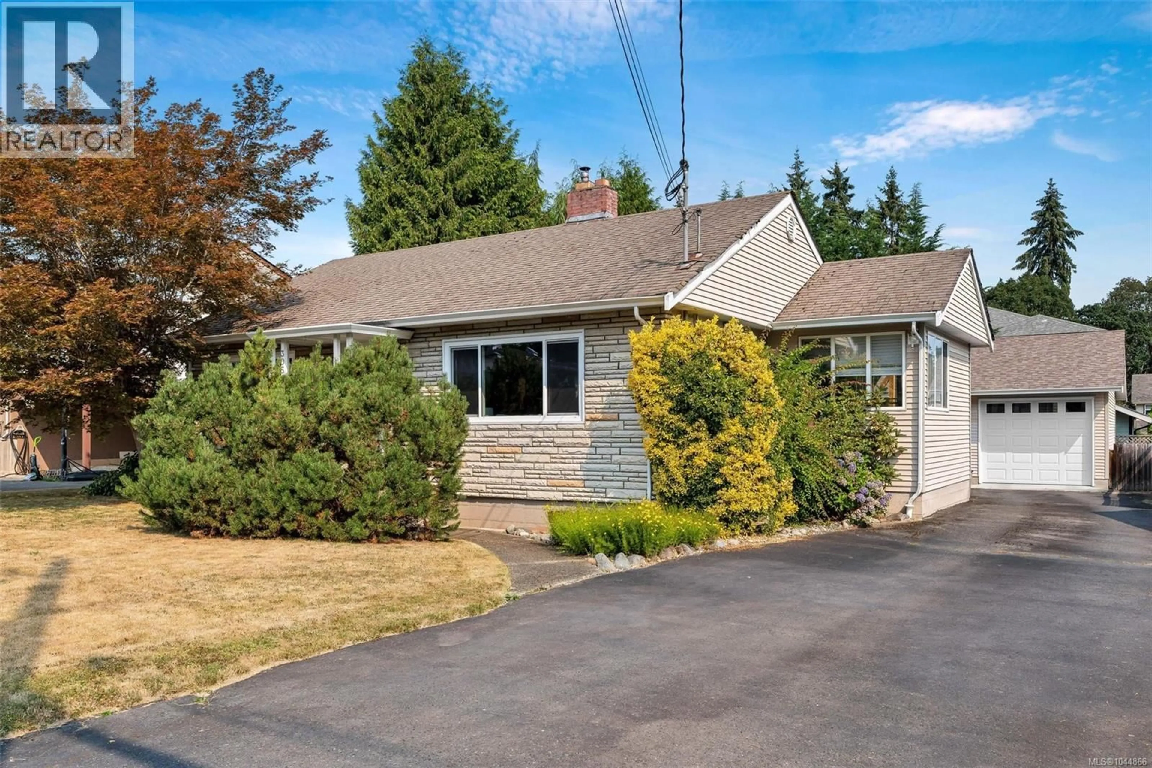 Home with vinyl exterior material, street for 3059 WESTVIEW STREET, Duncan British Columbia V9L2C4