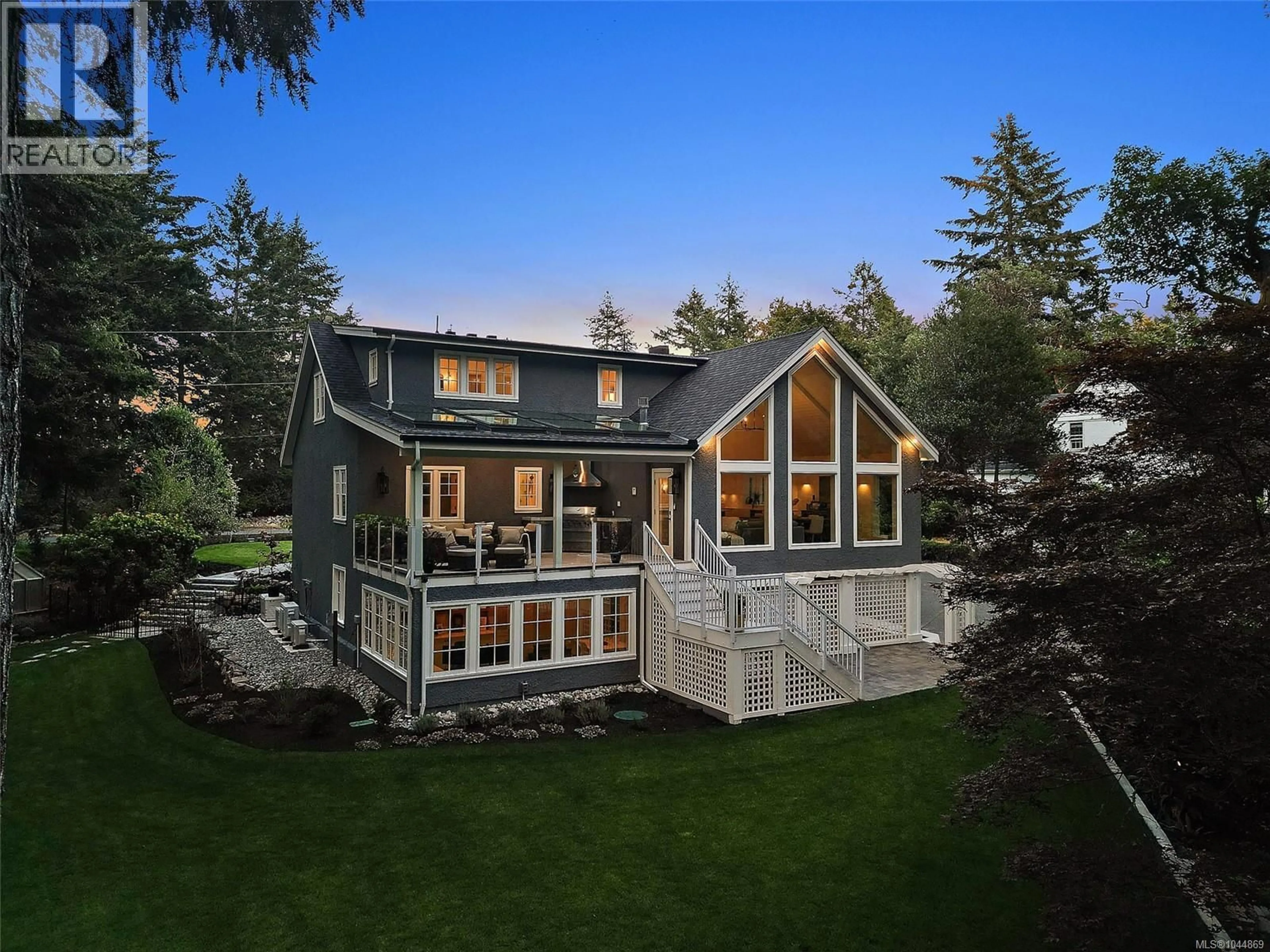 Home with vinyl exterior material, unknown for 2535 QUEENSWOOD DRIVE, Saanich British Columbia V8N1X4