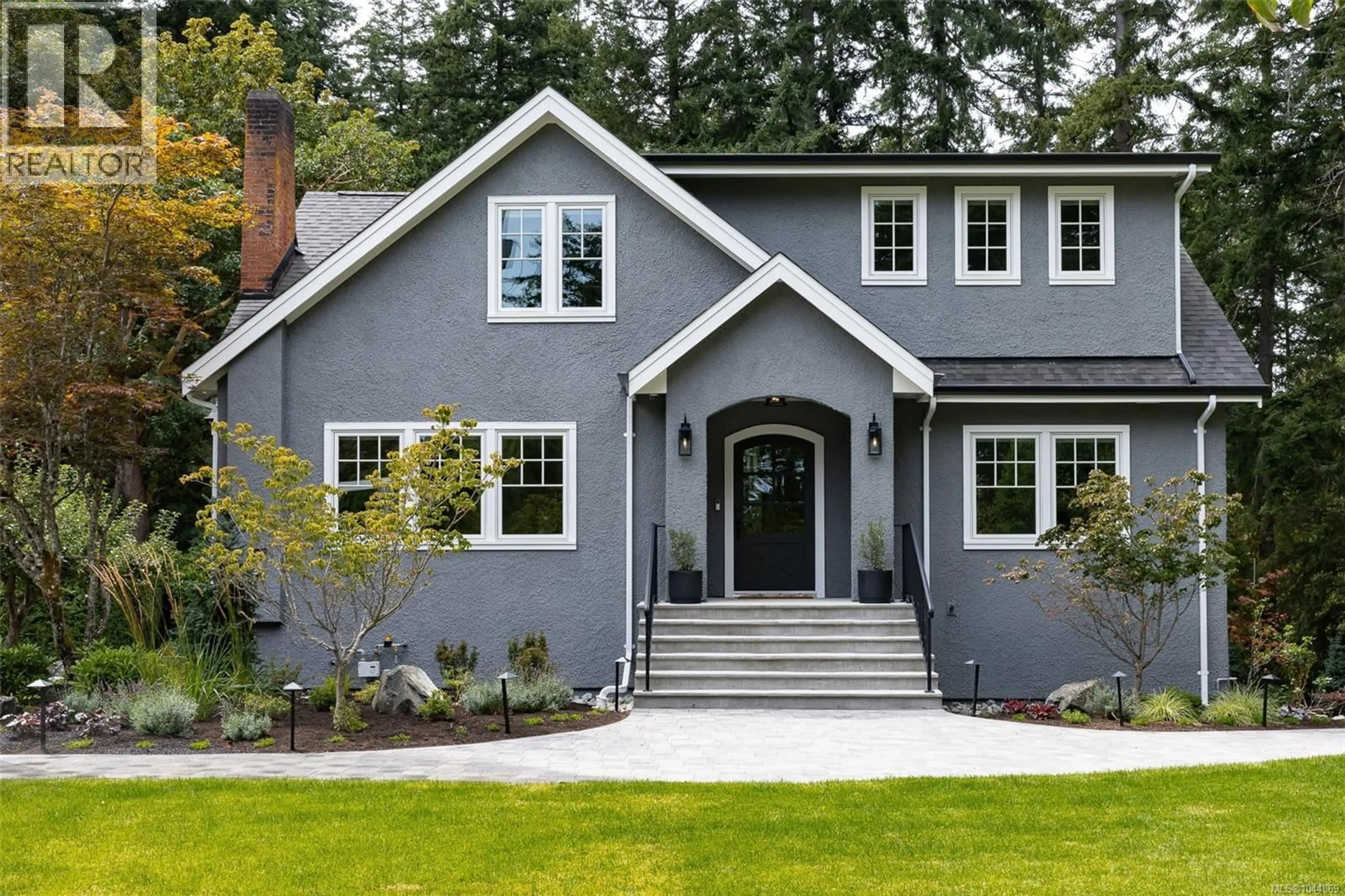 Home with vinyl exterior material, street for 2535 QUEENSWOOD DRIVE, Saanich British Columbia V8N1X4