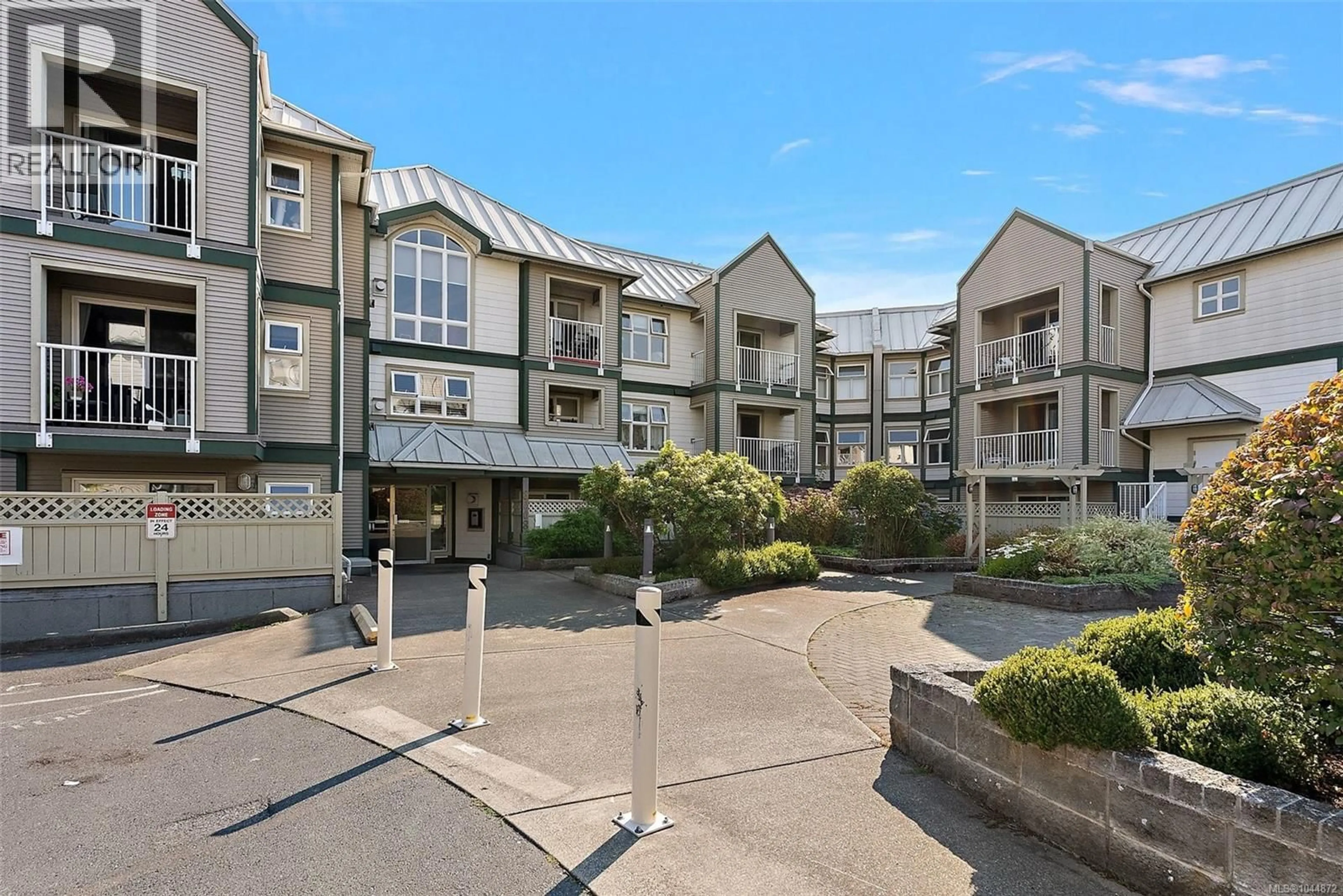 A pic from outside/outdoor area/front of a property/back of a property/a pic from drone, unknown for 312 - 3008 WASHINGTON AVENUE, Victoria British Columbia V9A1P6
