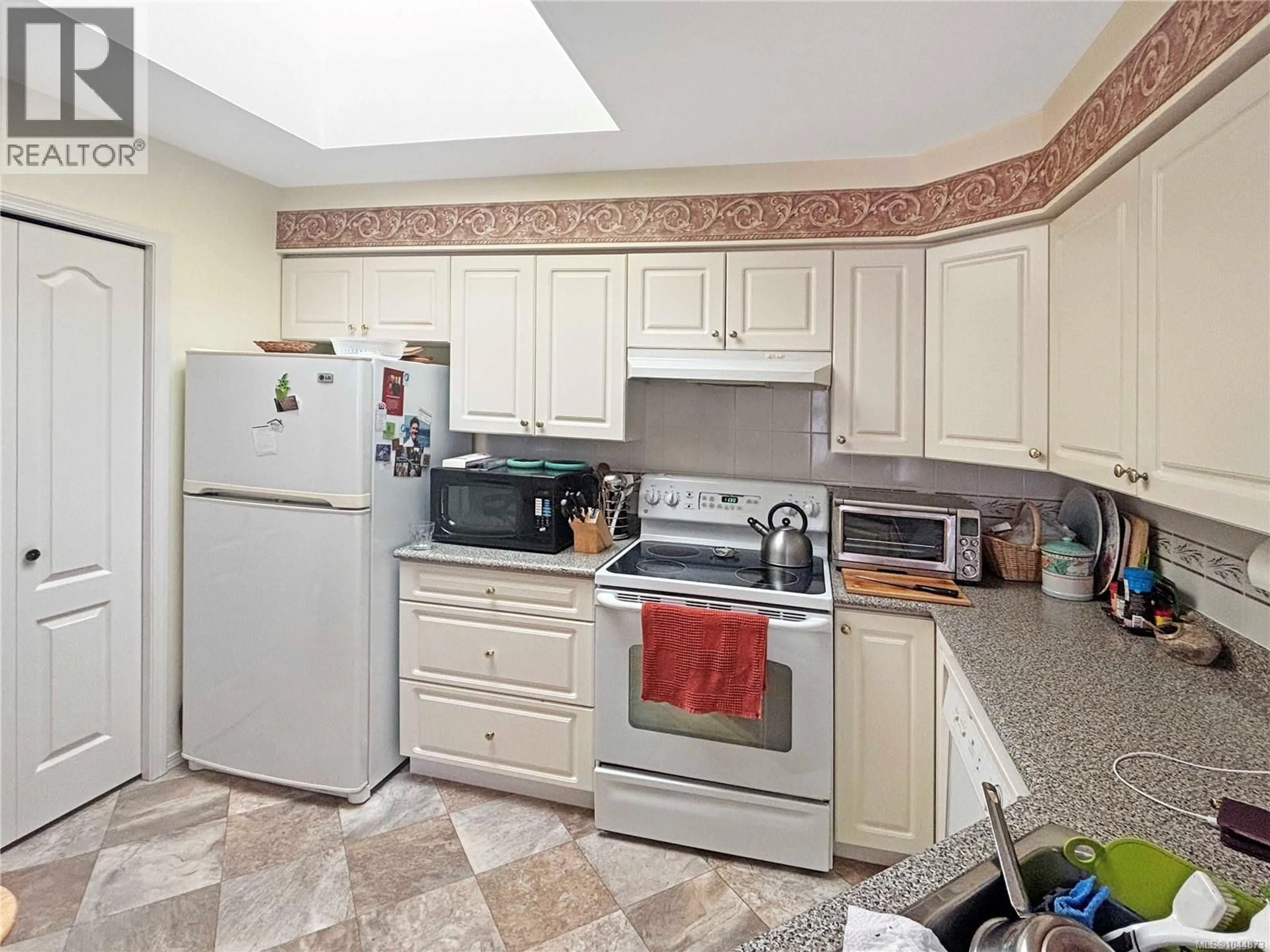 Standard kitchen, ceramic/tile floor for 403A - 3000 OAK STREET, Chemainus British Columbia V0R1K1