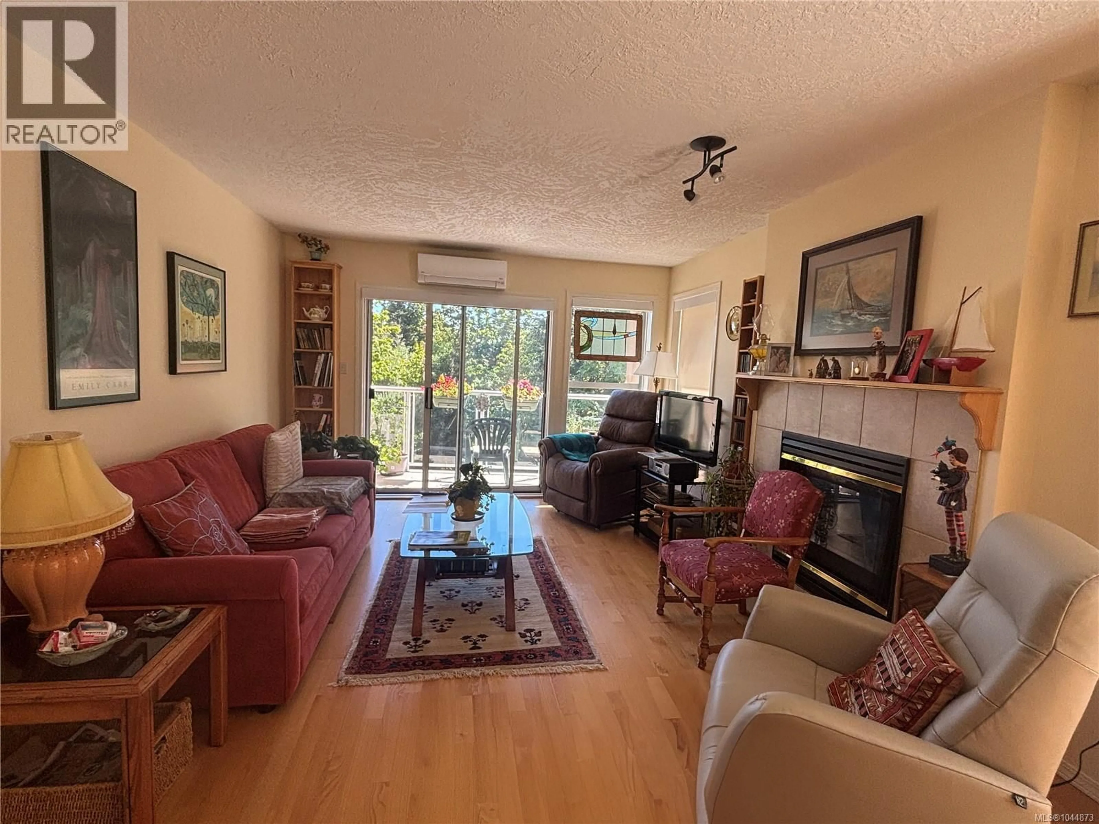 Living room with furniture, wood/laminate floor for 403A - 3000 OAK STREET, Chemainus British Columbia V0R1K1
