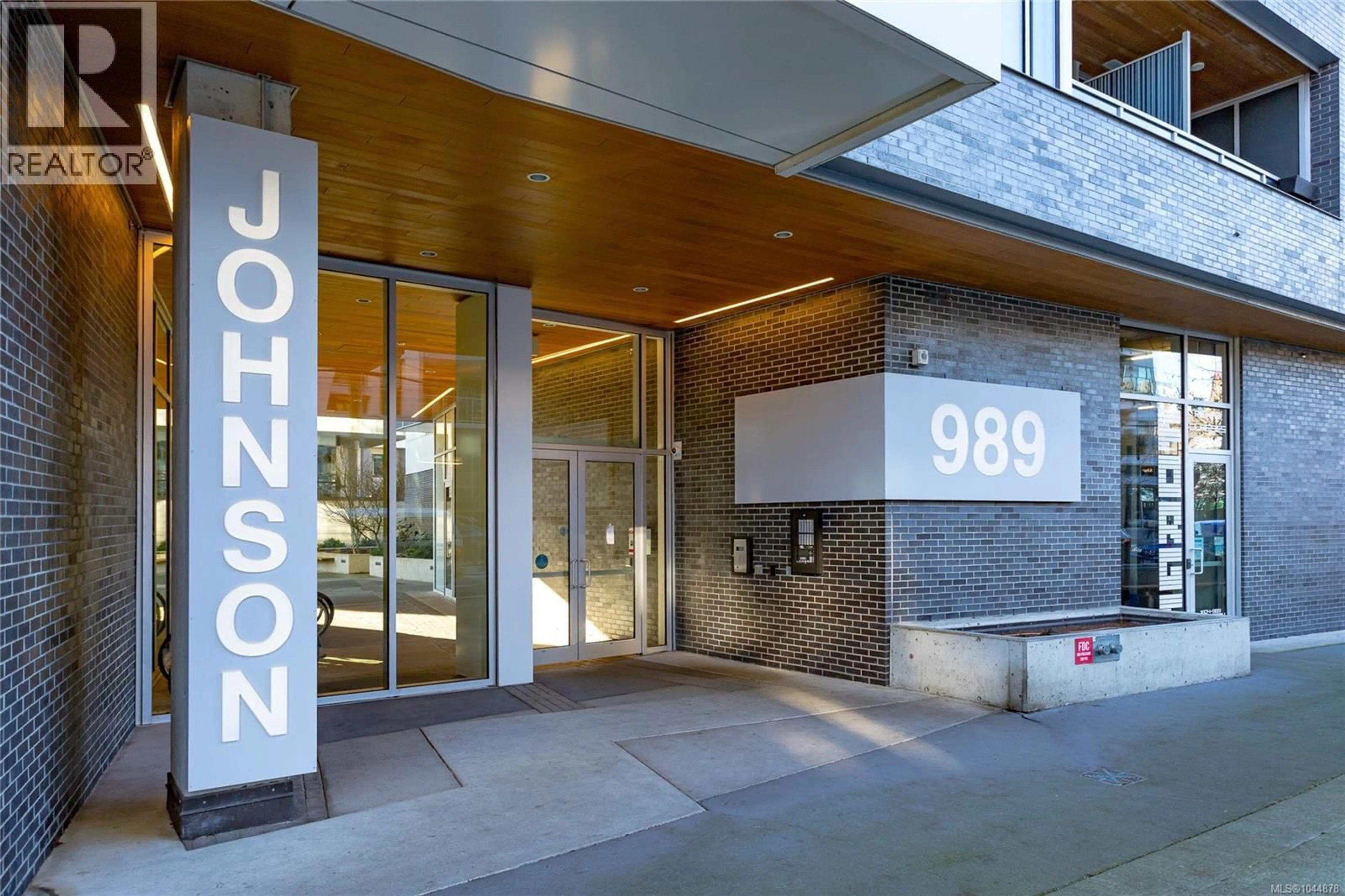Indoor foyer for 205 - 989 JOHNSON STREET, Victoria British Columbia V8V0E3