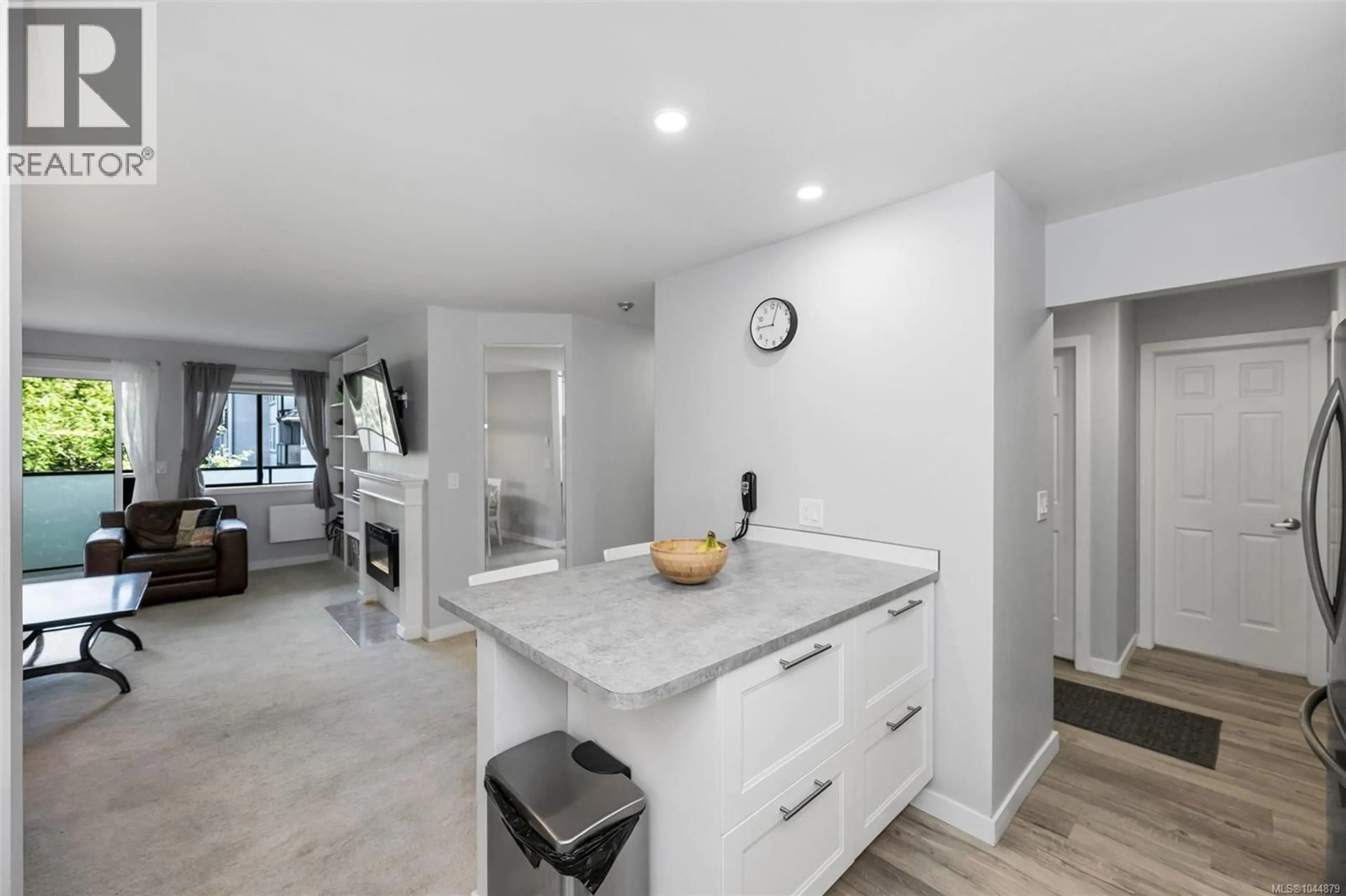 Open concept kitchen, unknown for 201 - 3900 SHELBOURNE STREET, Saanich British Columbia V8P4H8