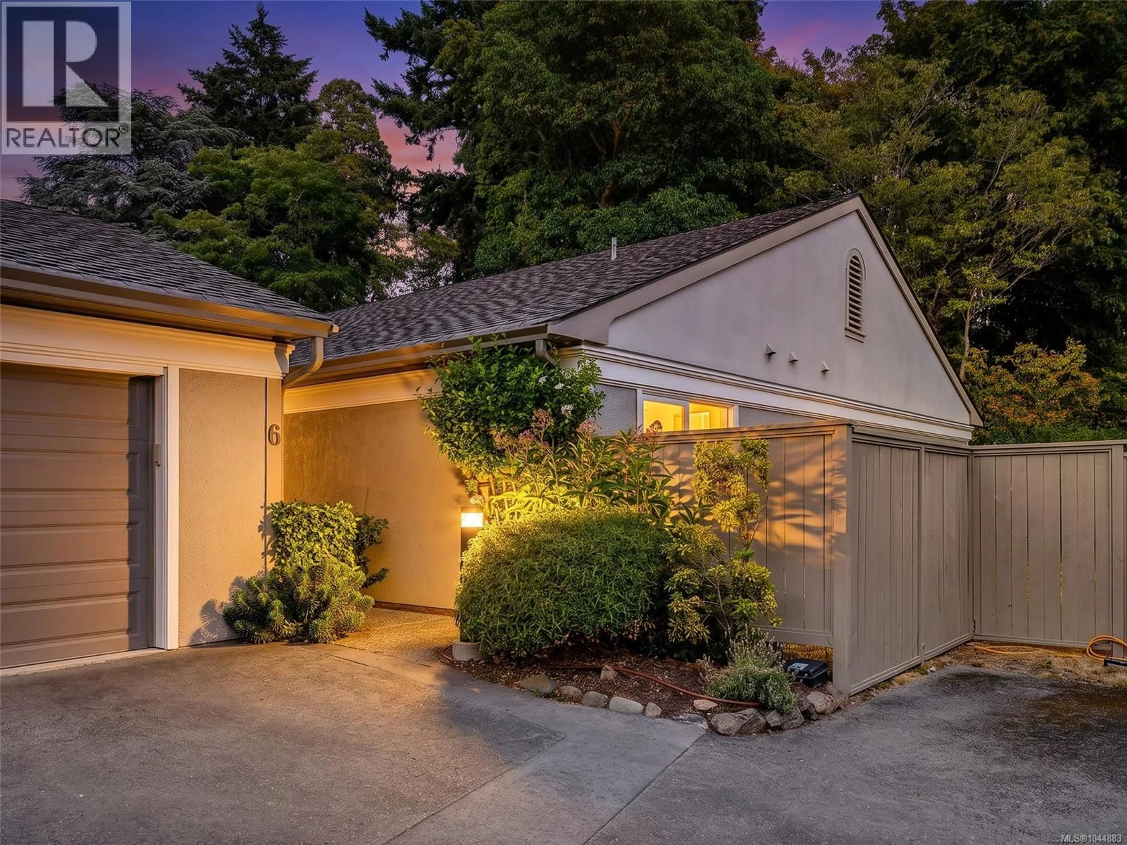Unknown for 6 - 735 MOSS STREET, Victoria British Columbia V8V4N9