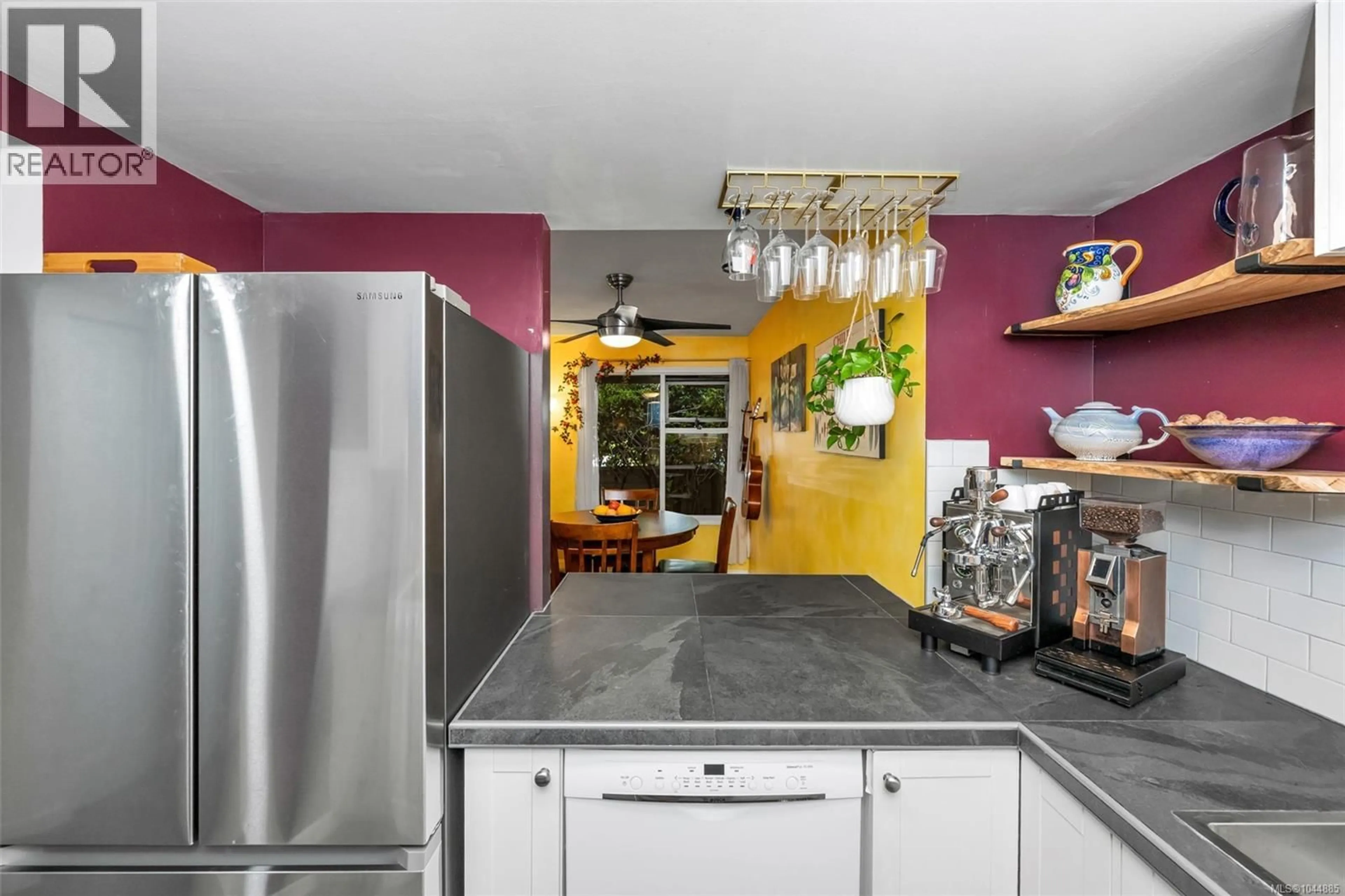 Unknown for 102 - 1223 JOHNSON STREET, Victoria British Columbia V8V3N9