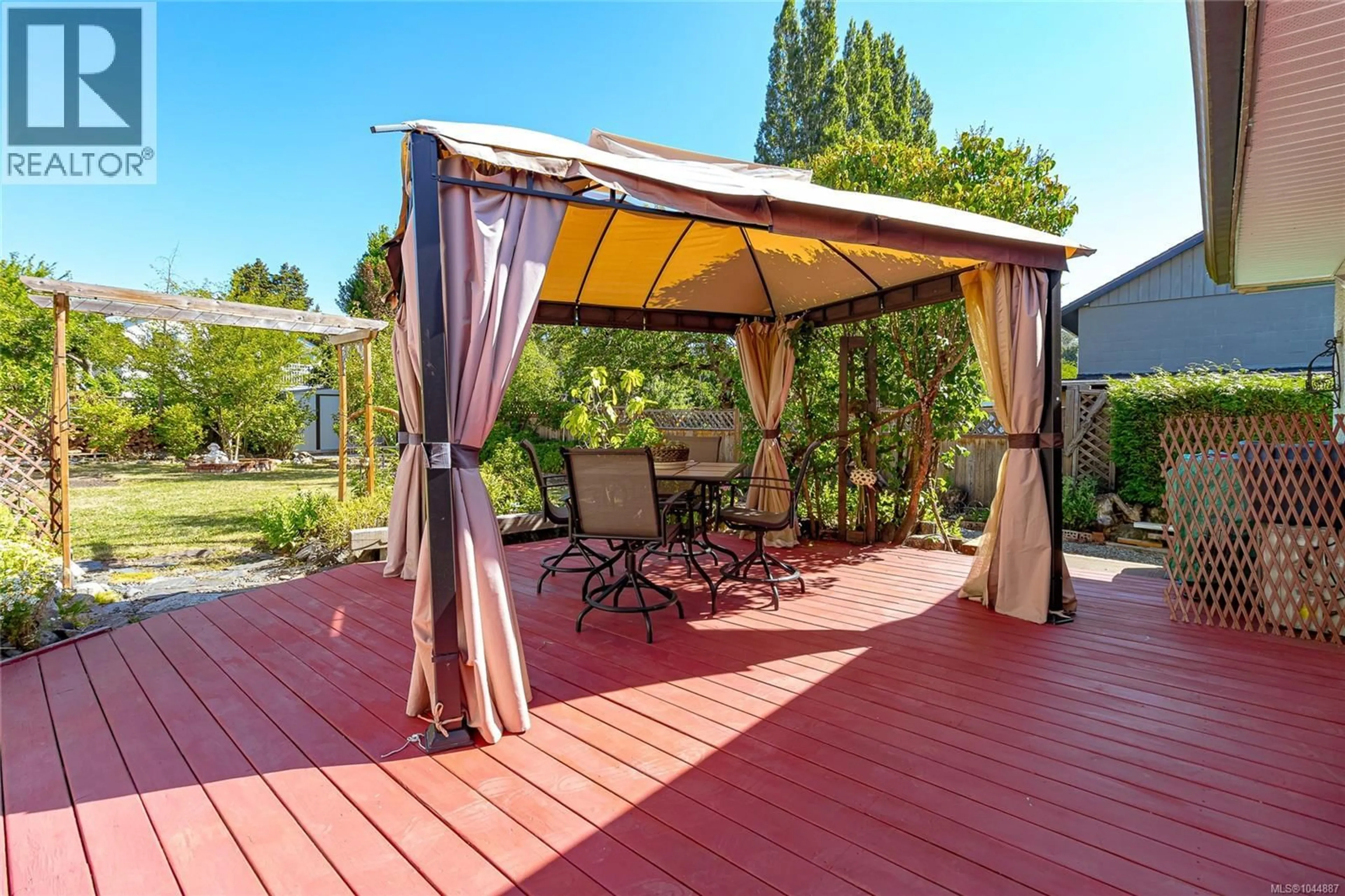 Patio, unknown for 862 CANTERBURY ROAD, Saanich British Columbia V8X3E6