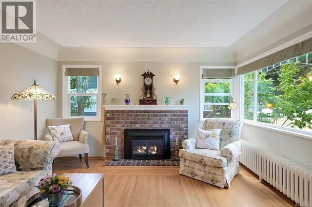 3835 CUMBERLAND ROAD, Saanich 5