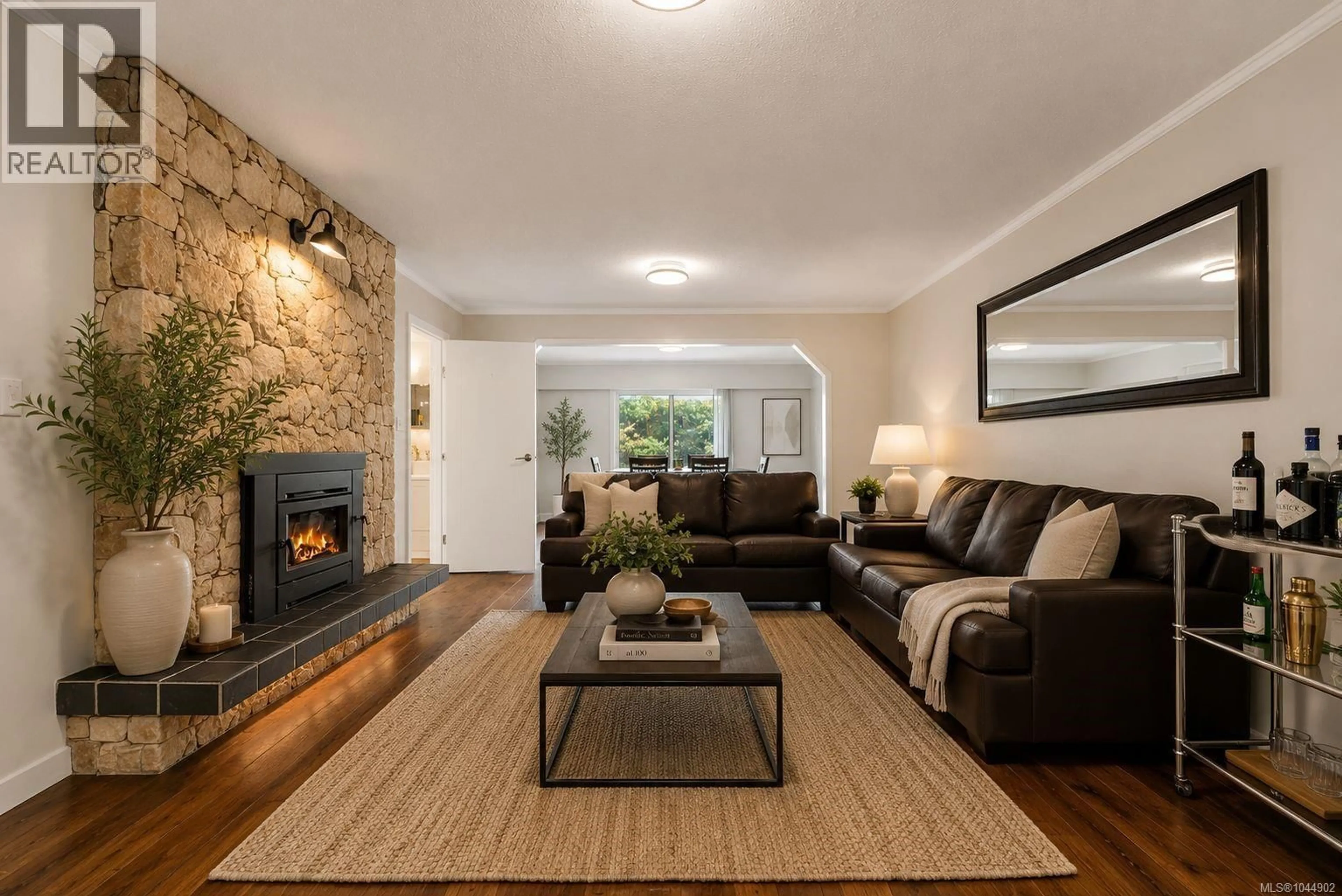 Living room with furniture, unknown for B - 4450 TYNDALL AVENUE, Saanich British Columbia V8N3S1