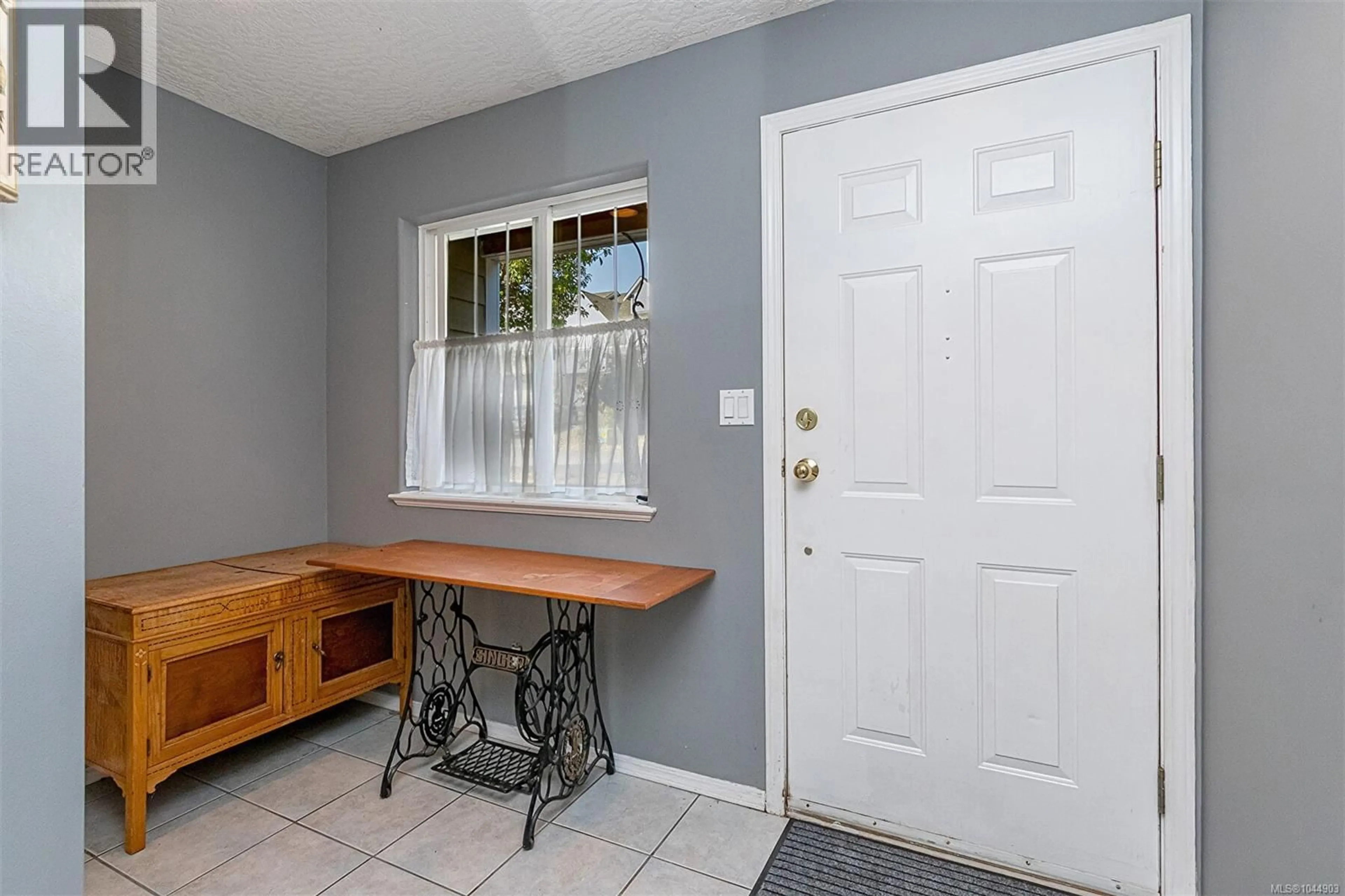 Indoor entryway for 6011 STONERIDGE ROAD, Duncan British Columbia V9L0B1