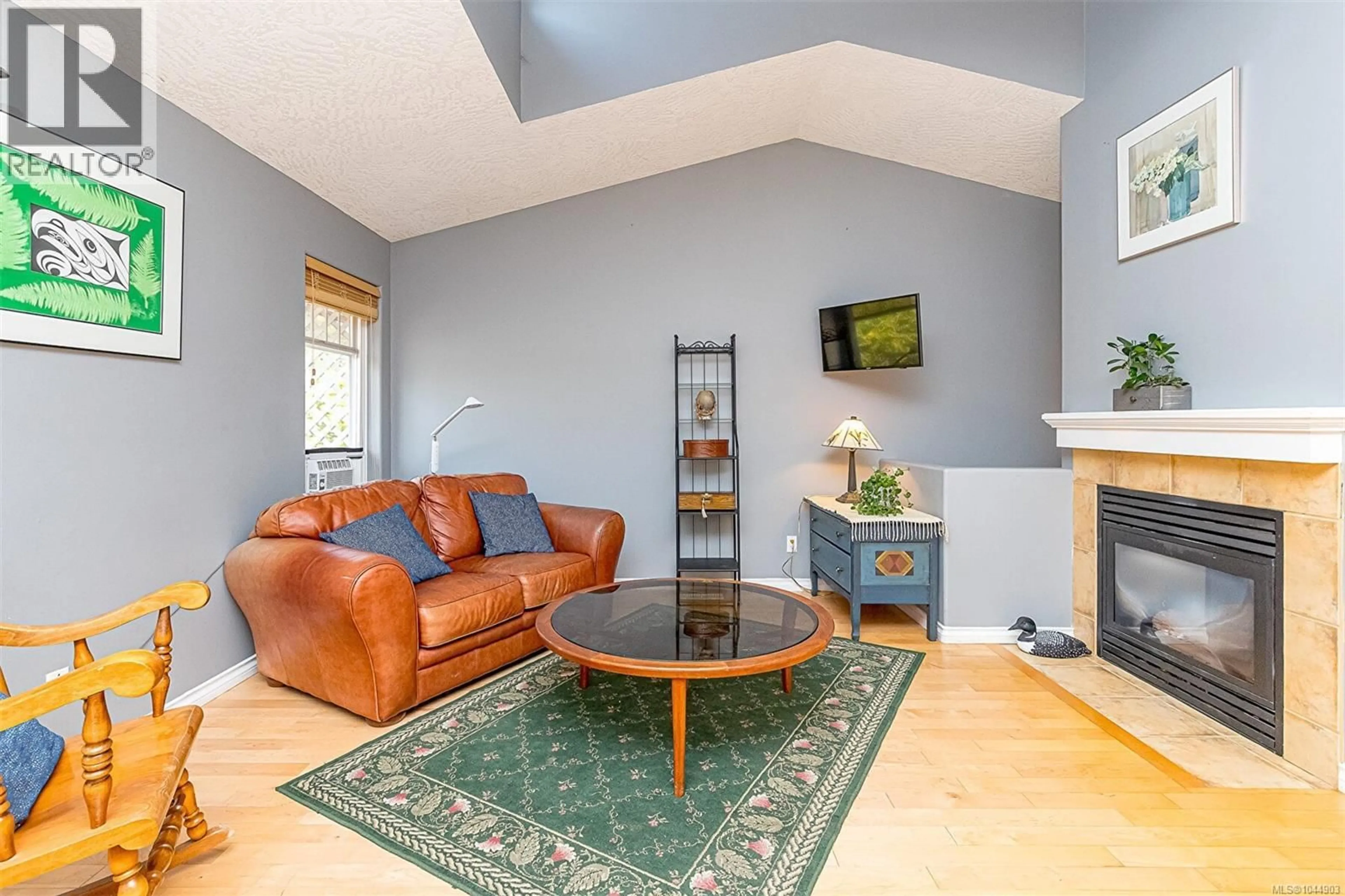 Living room with furniture, unknown for 6011 STONERIDGE ROAD, Duncan British Columbia V9L0B1