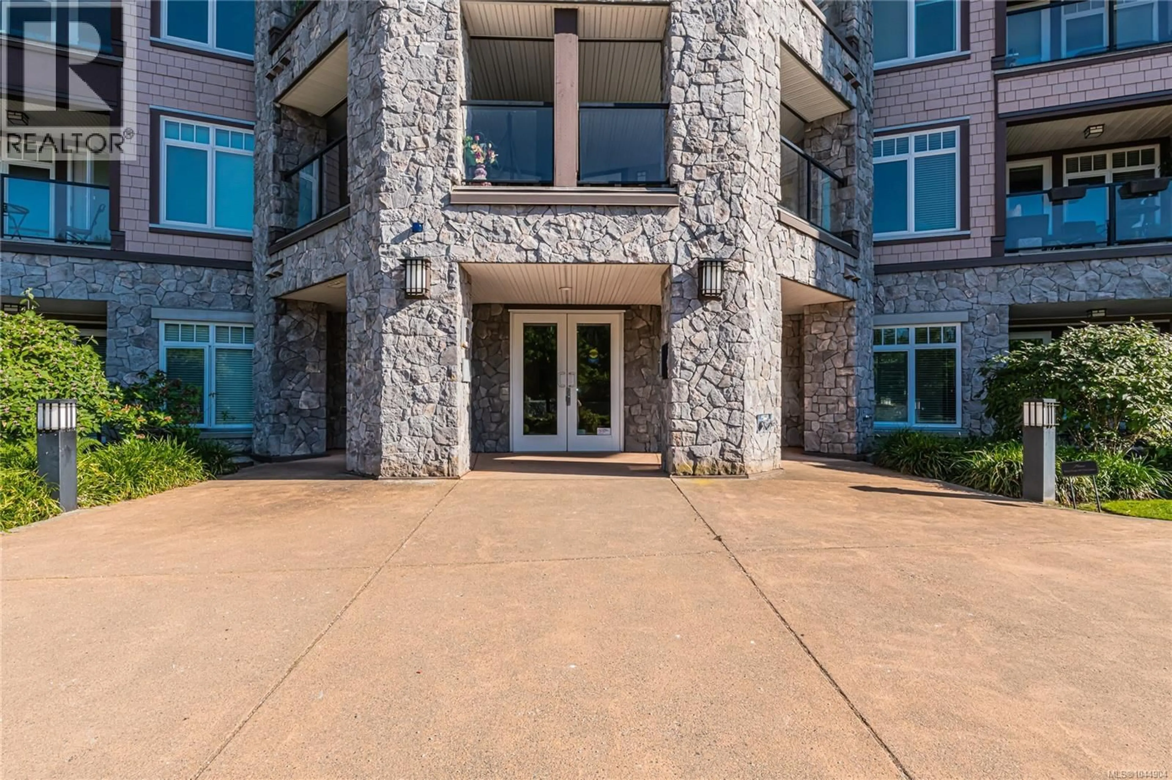 Indoor foyer for 104 - 1395 BEAR MOUNTAIN PARKWAY, Langford British Columbia V9B0E1