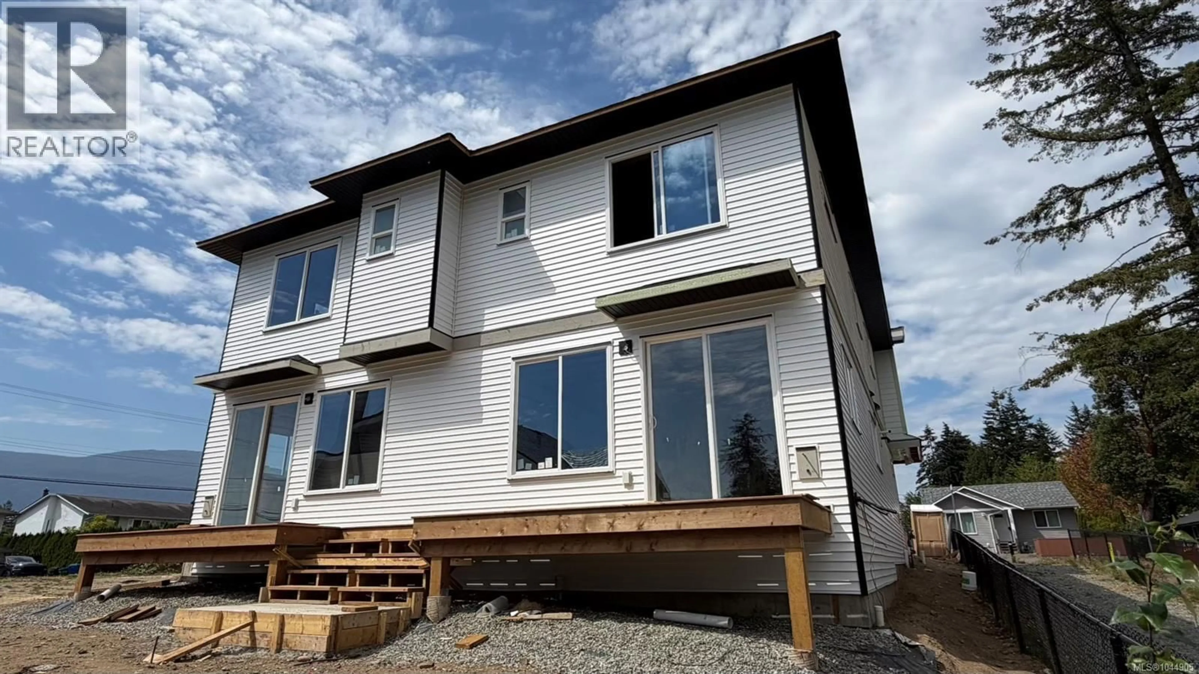 Home with vinyl exterior material, building for 2304 SPARROW LANE, Nanaimo British Columbia V9T3R7