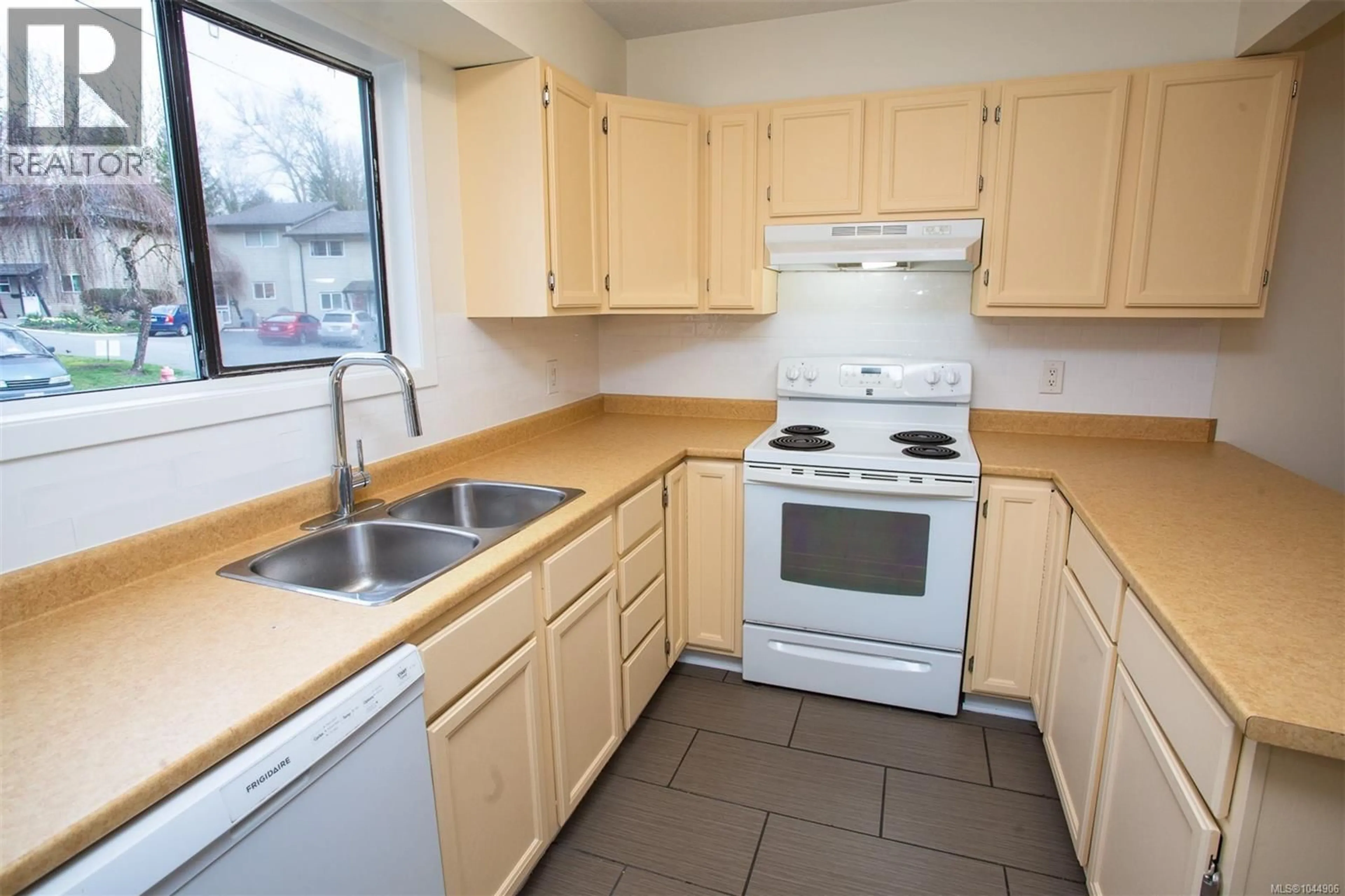 Standard kitchen, unknown for 32 - 3025 COWICHAN LAKE ROAD, Duncan British Columbia V9L4B5