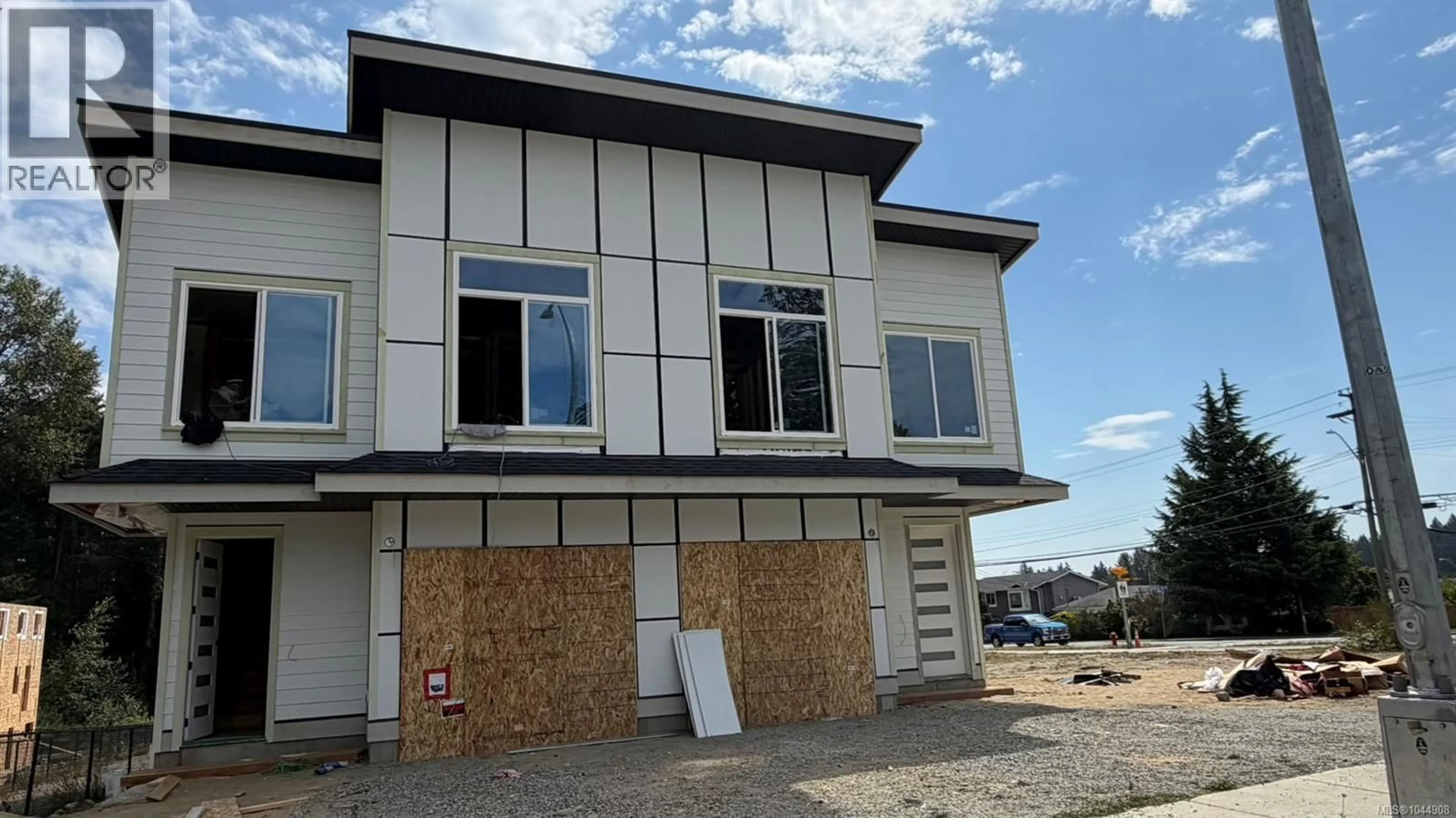 Home with vinyl exterior material, building for 2306 SPARROW LANE, Nanaimo British Columbia V9T3R7